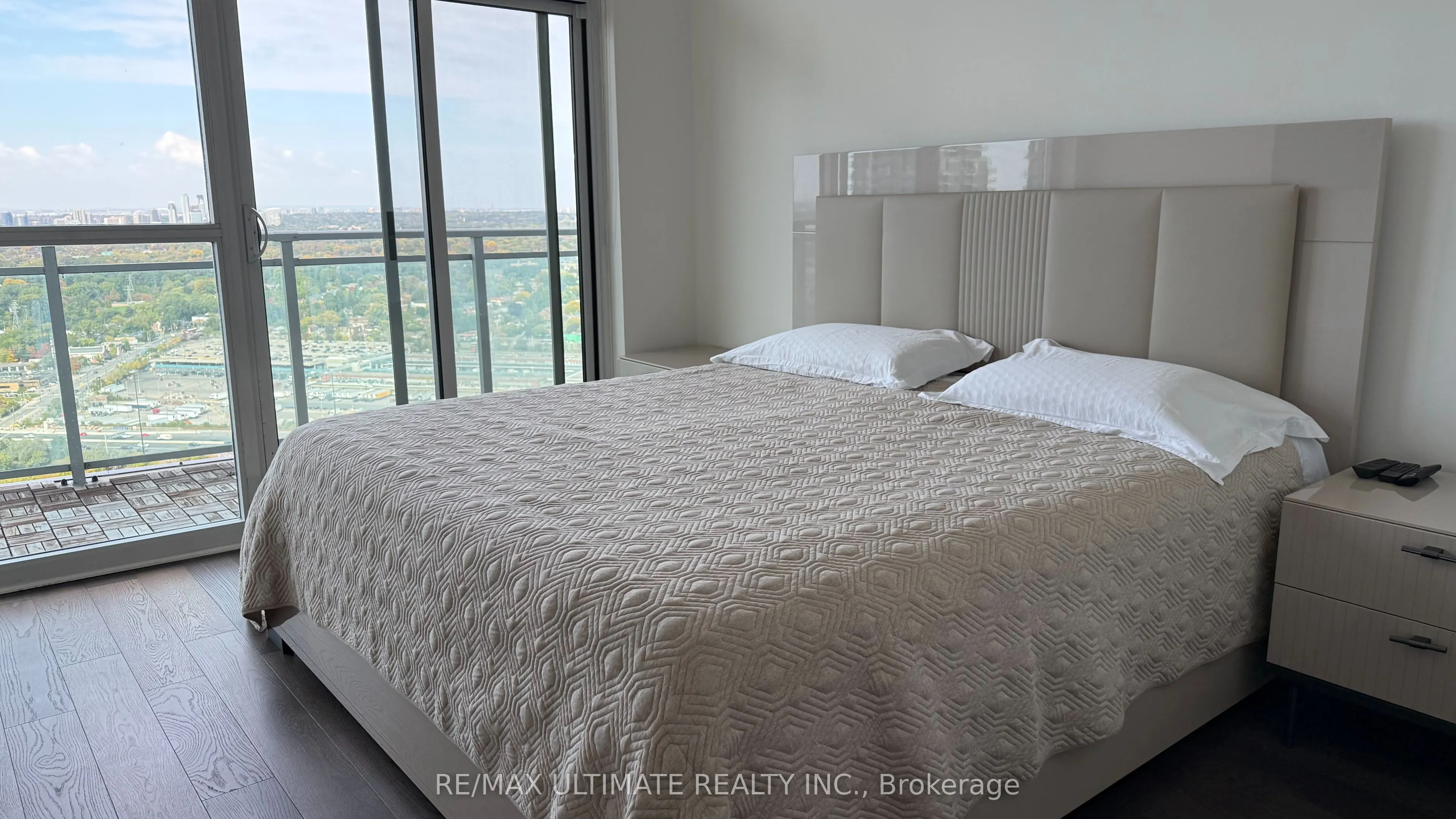 33 Shore Breeze Drive #3901