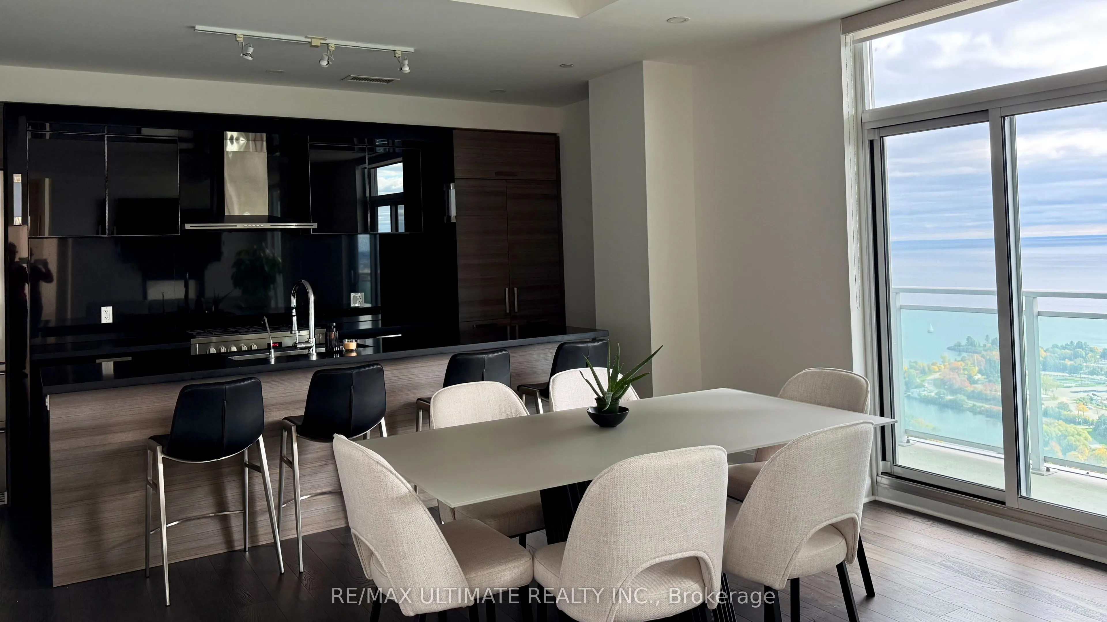 33 Shore Breeze Drive #3901
