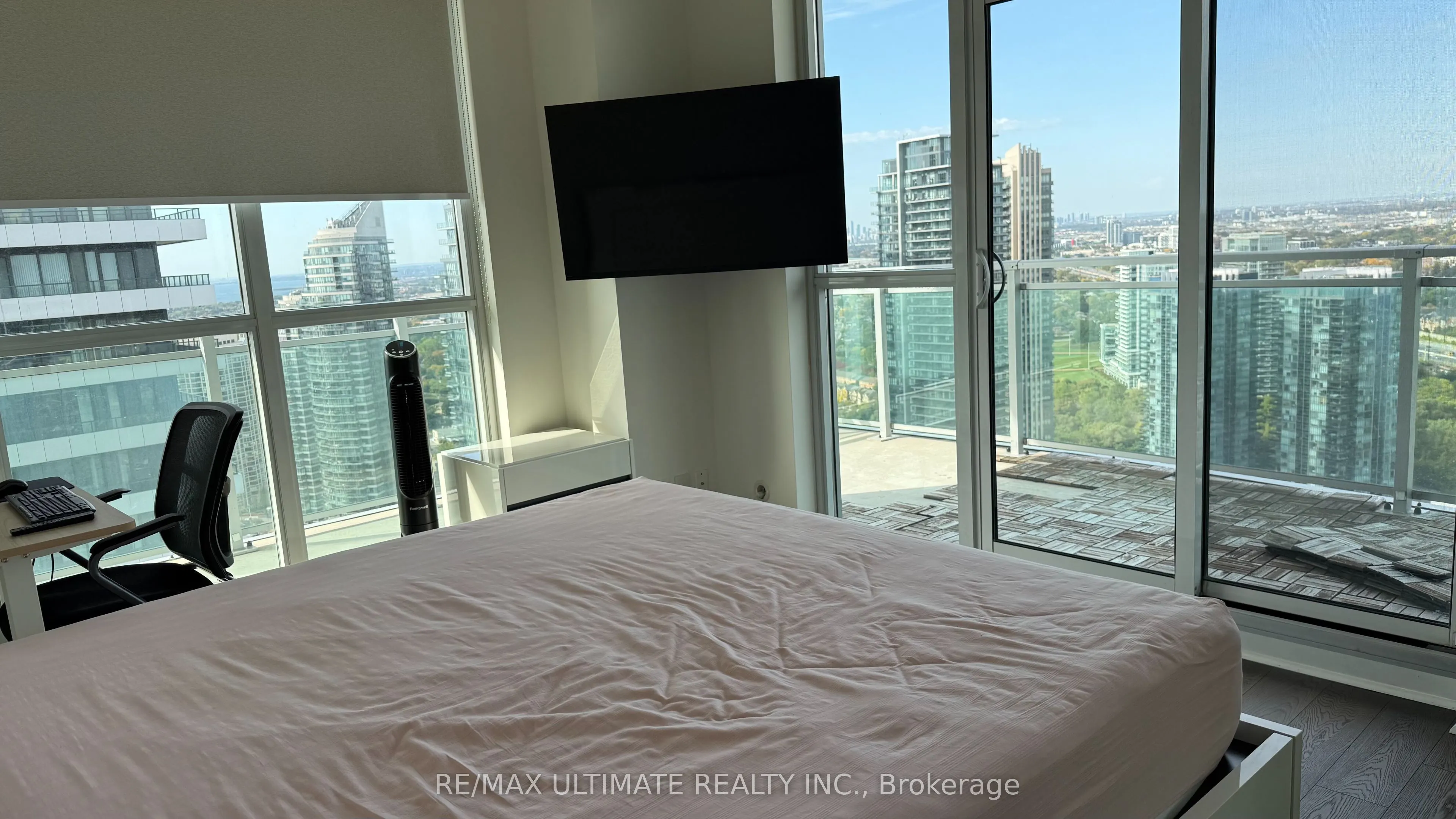 33 Shore Breeze Drive #3901