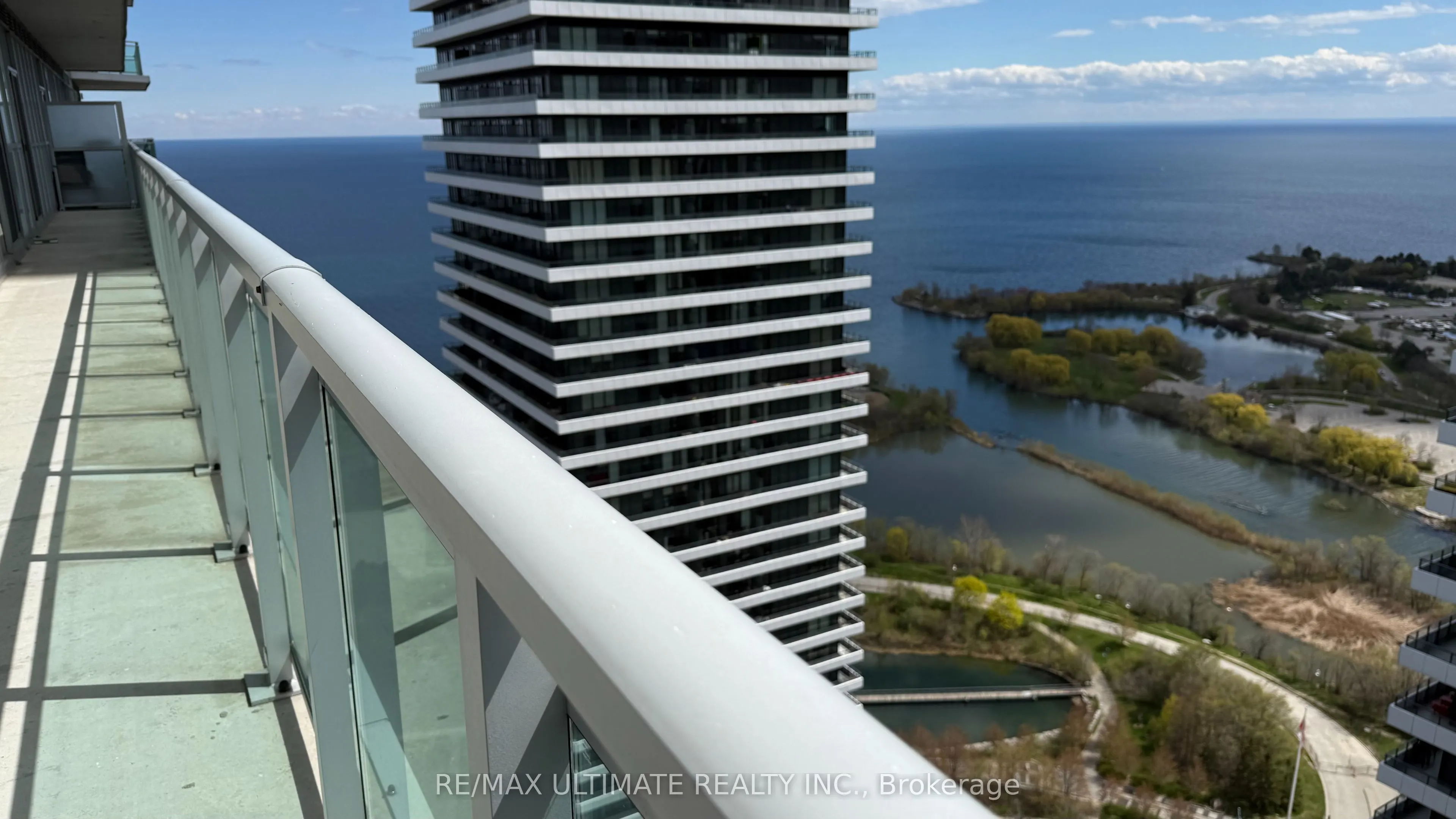 33 Shore Breeze Drive #3901