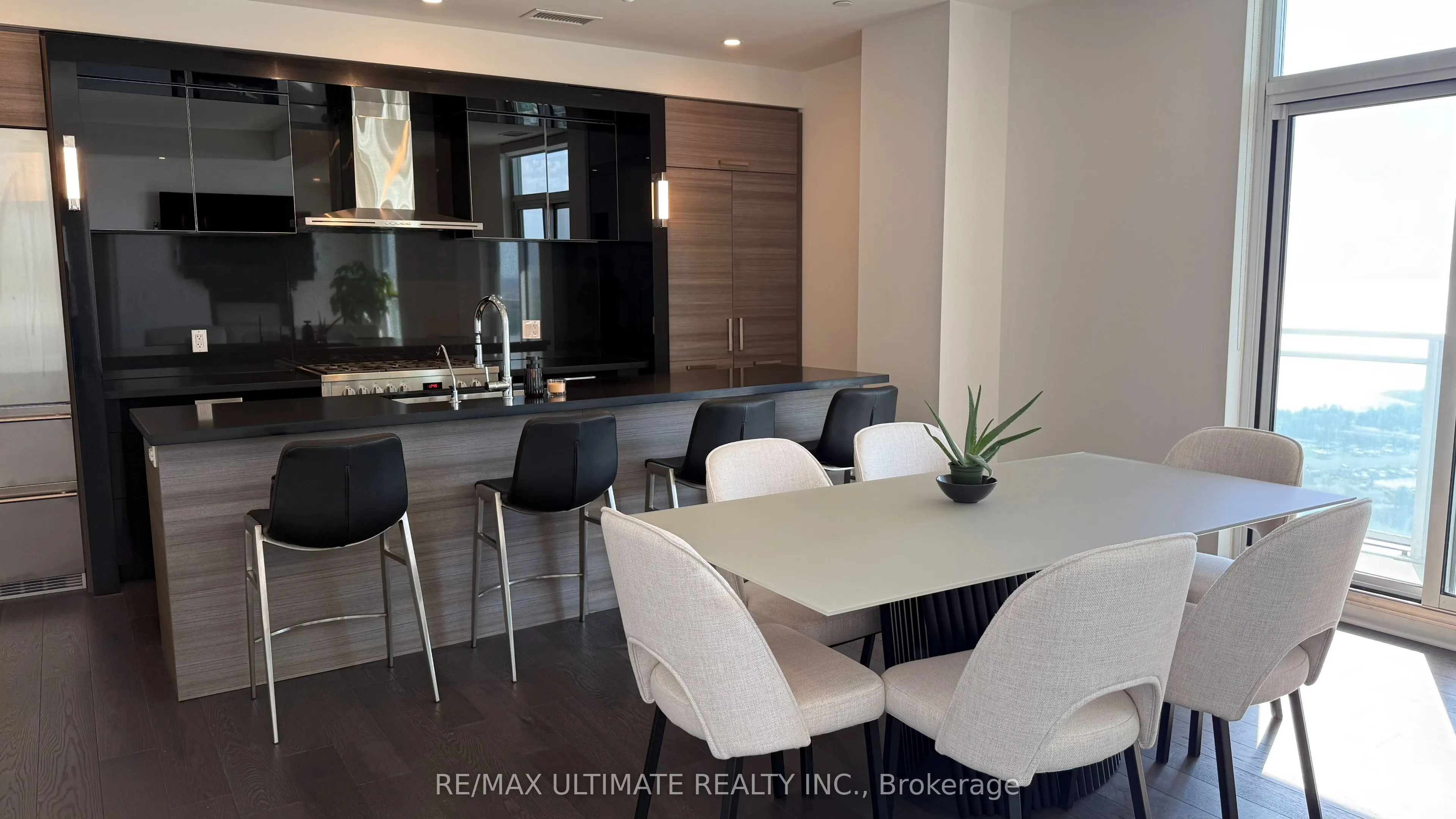 33 Shore Breeze Drive #3901