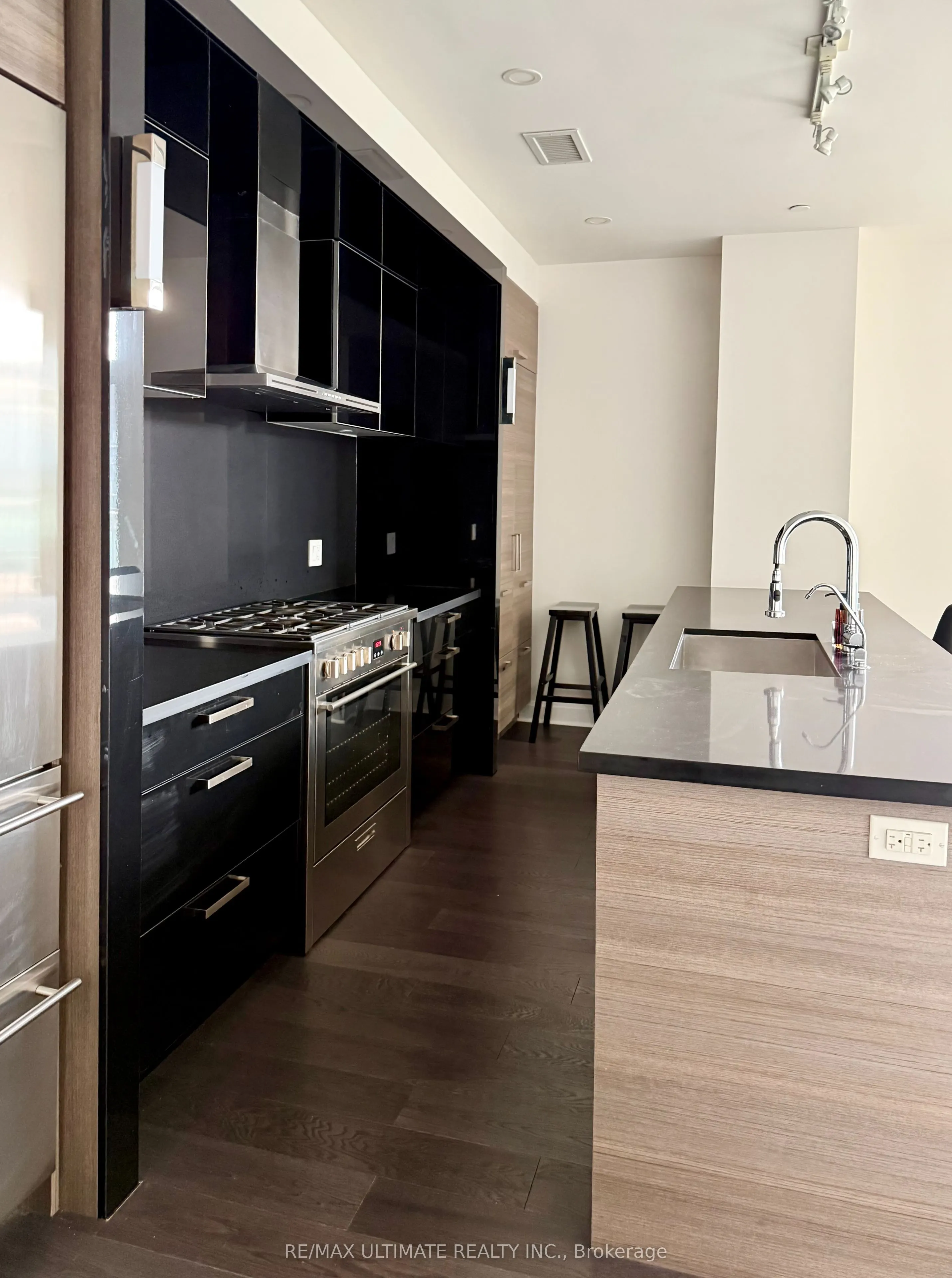 33 Shore Breeze Drive #3901