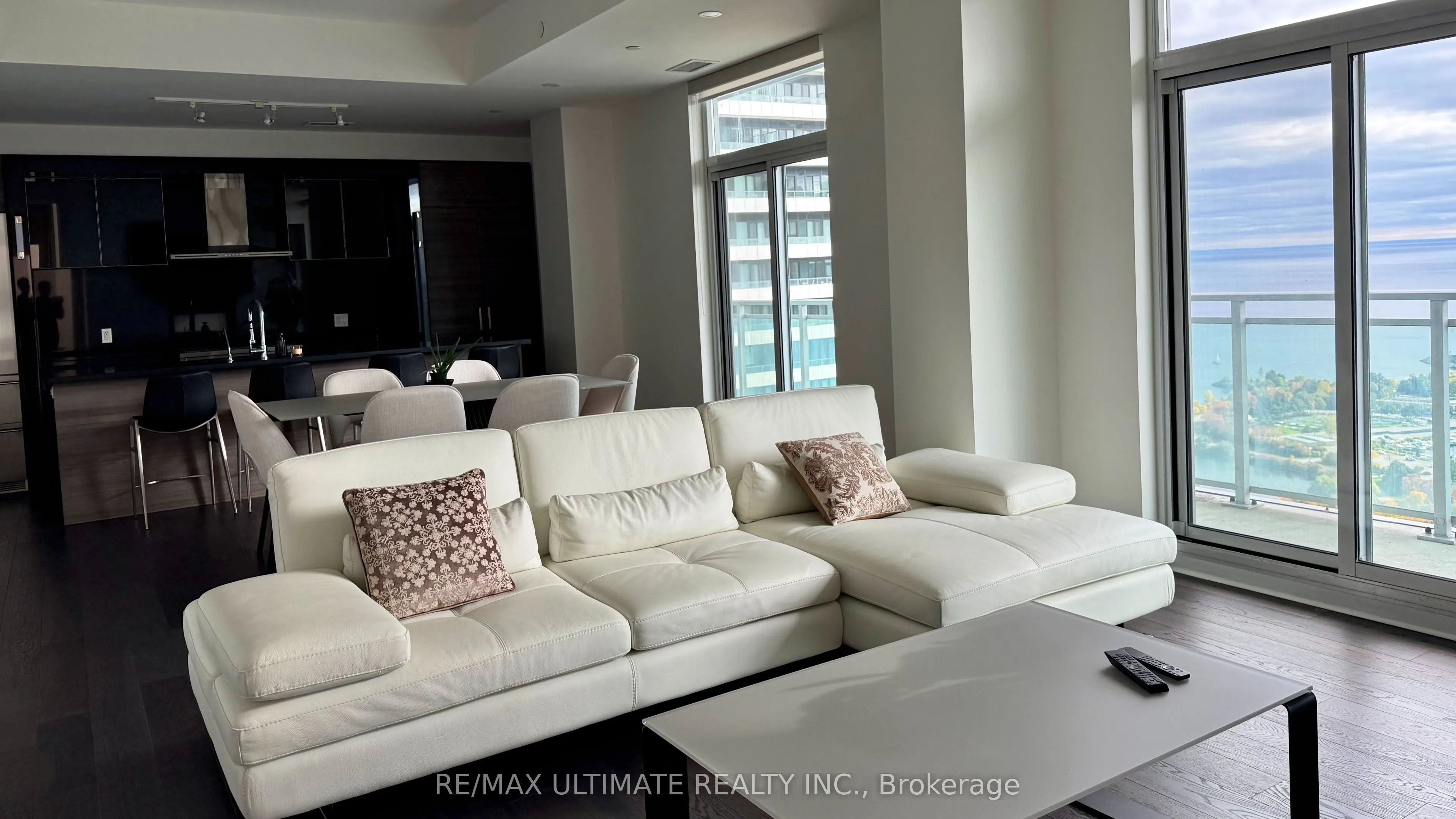 33 Shore Breeze Drive #3901