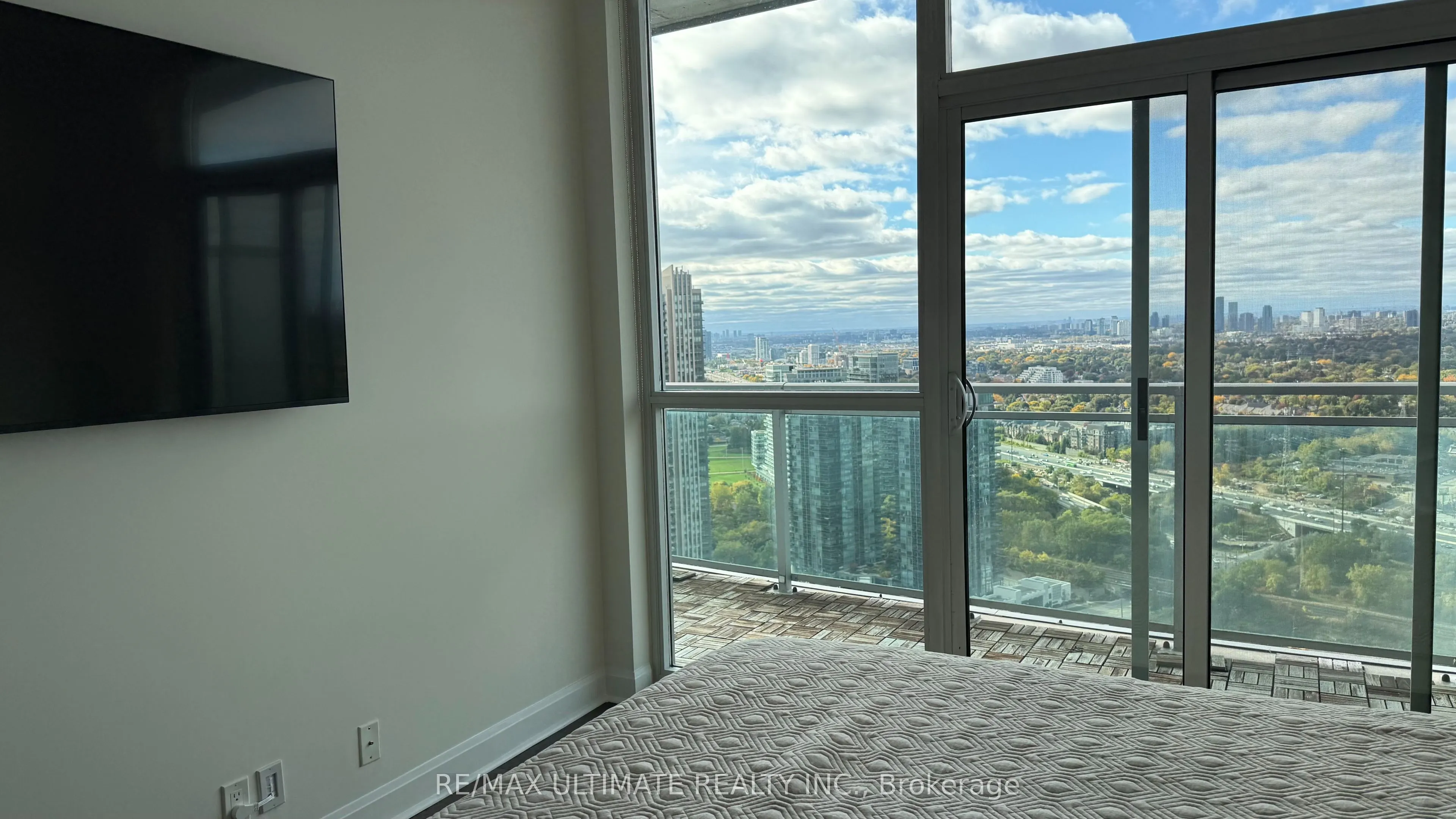 33 Shore Breeze Drive #3901