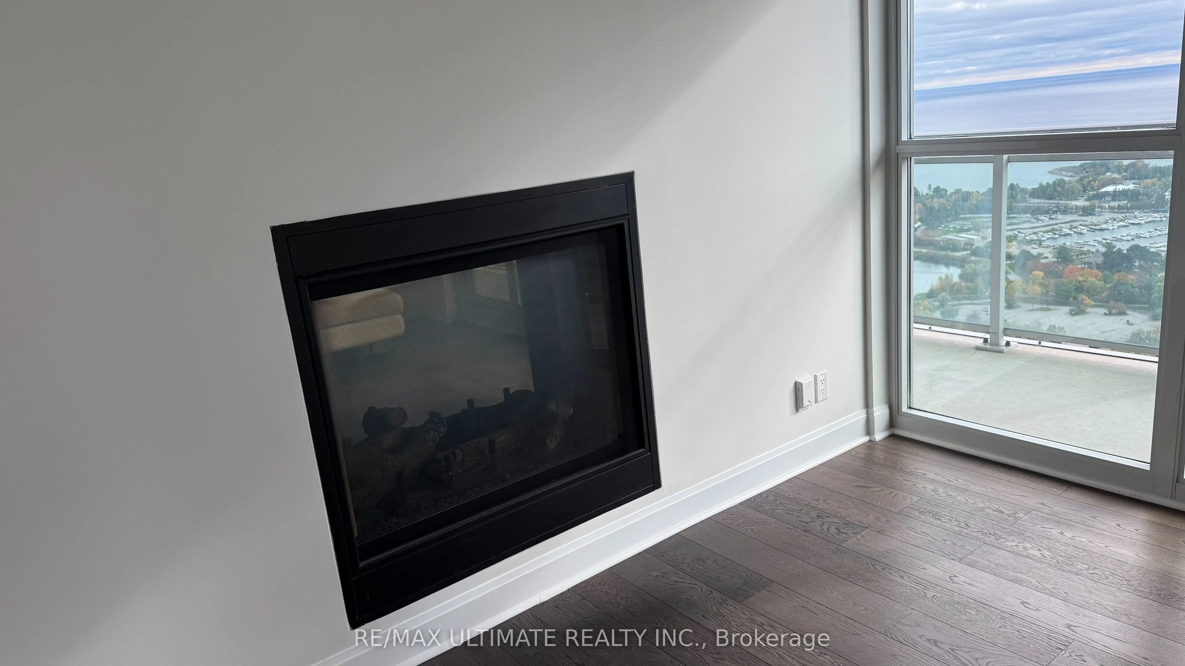 33 Shore Breeze Drive #3901