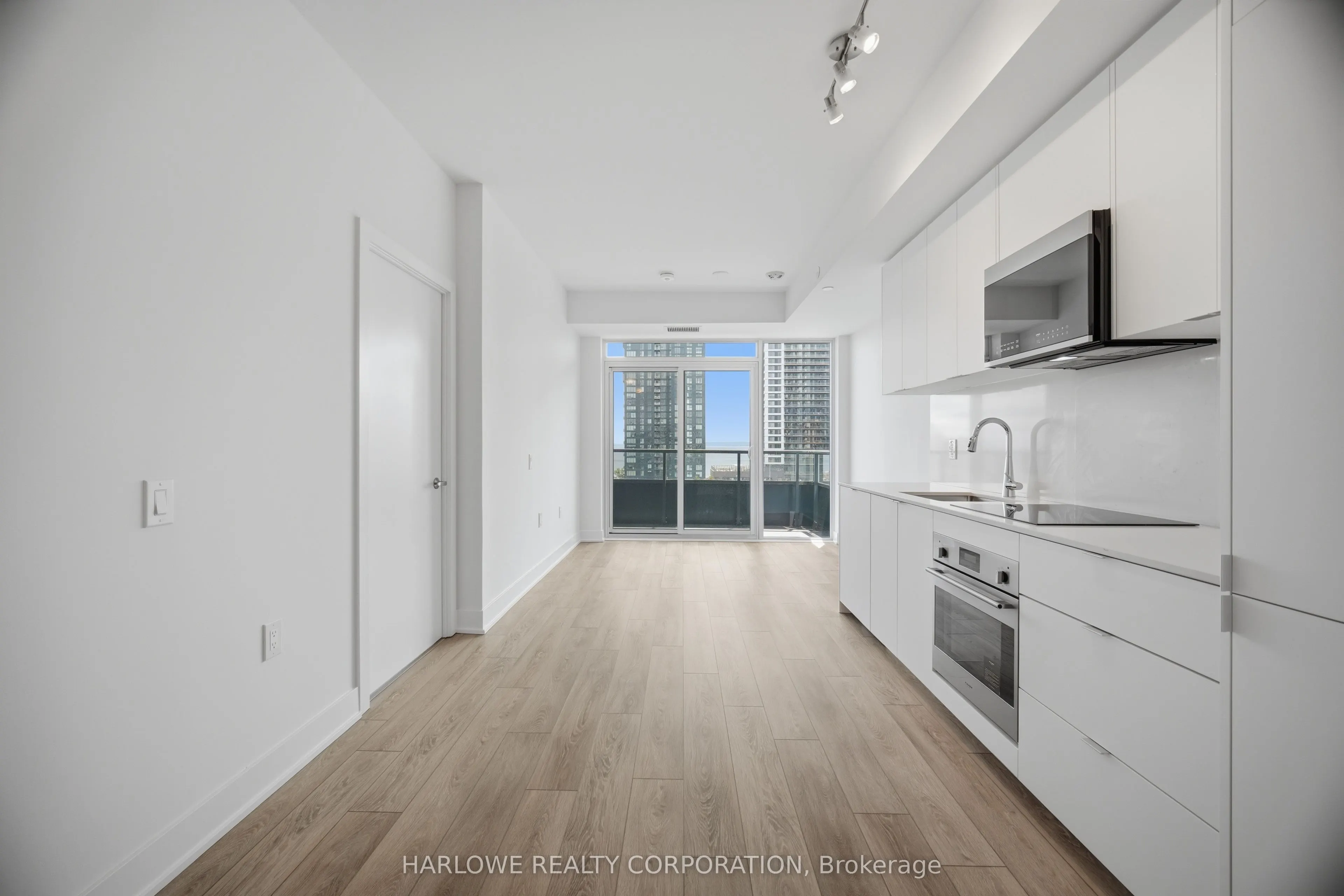 2088 James Street #907