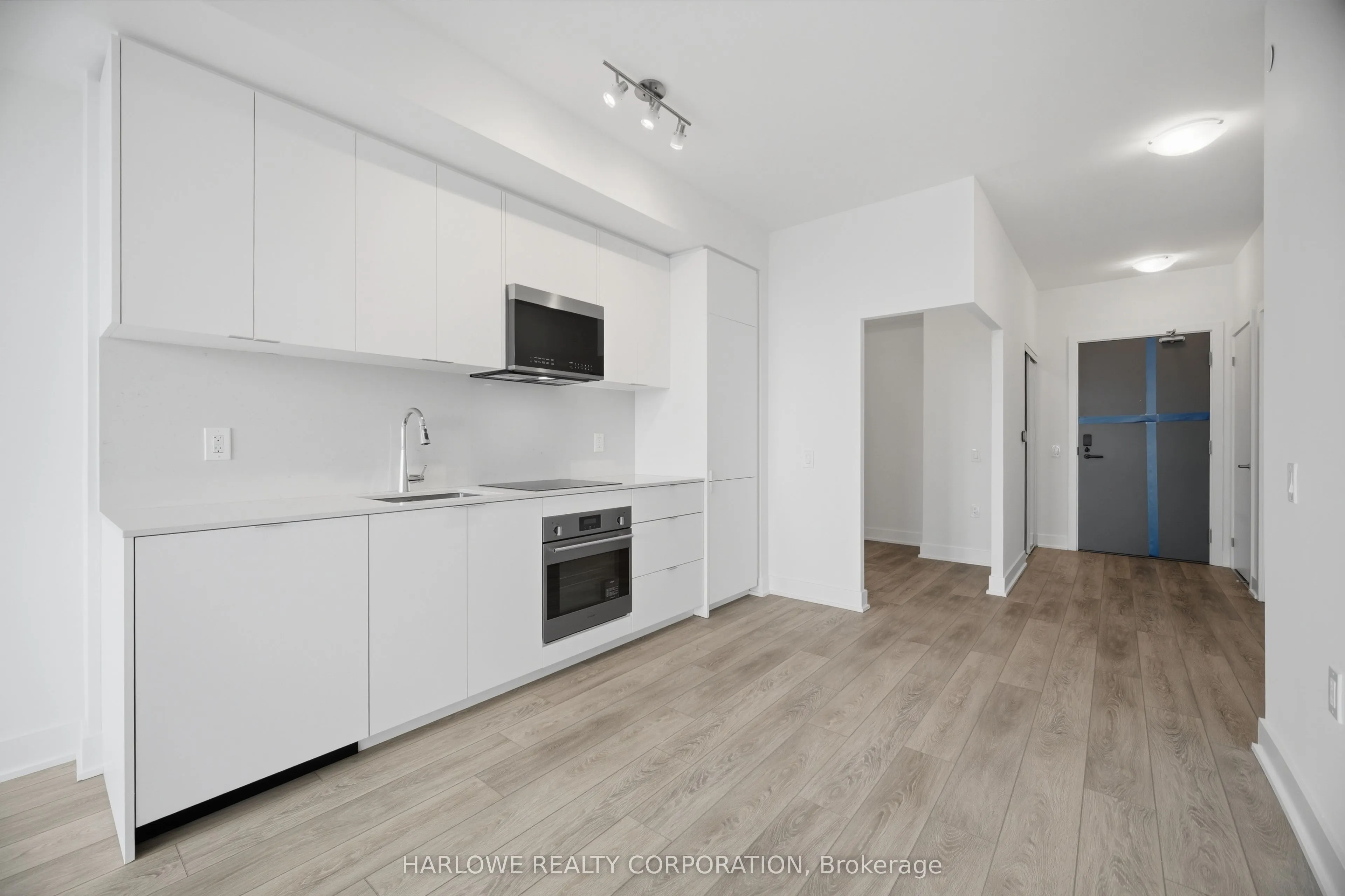 2088 James Street #907
