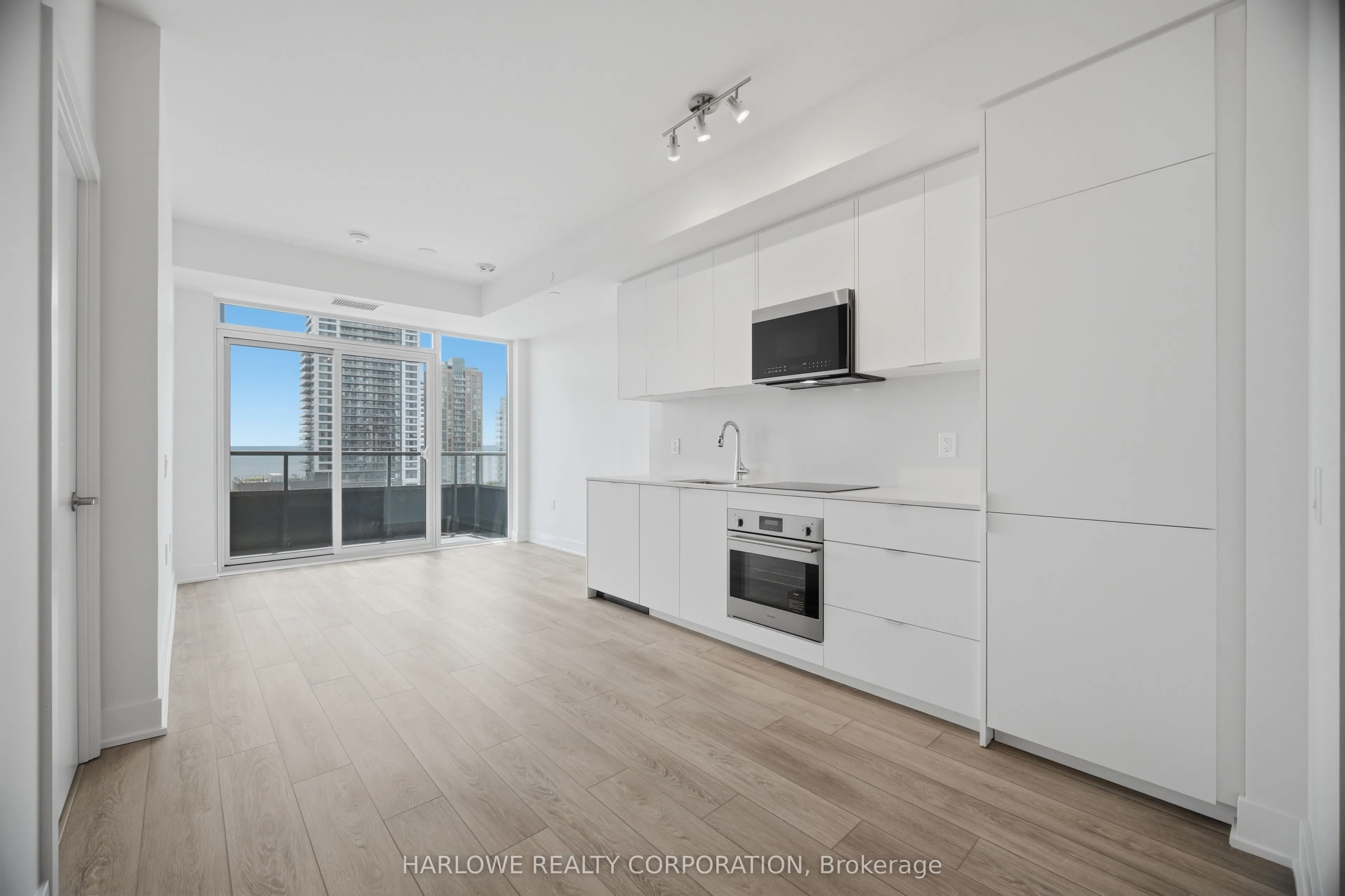 2088 James Street #907