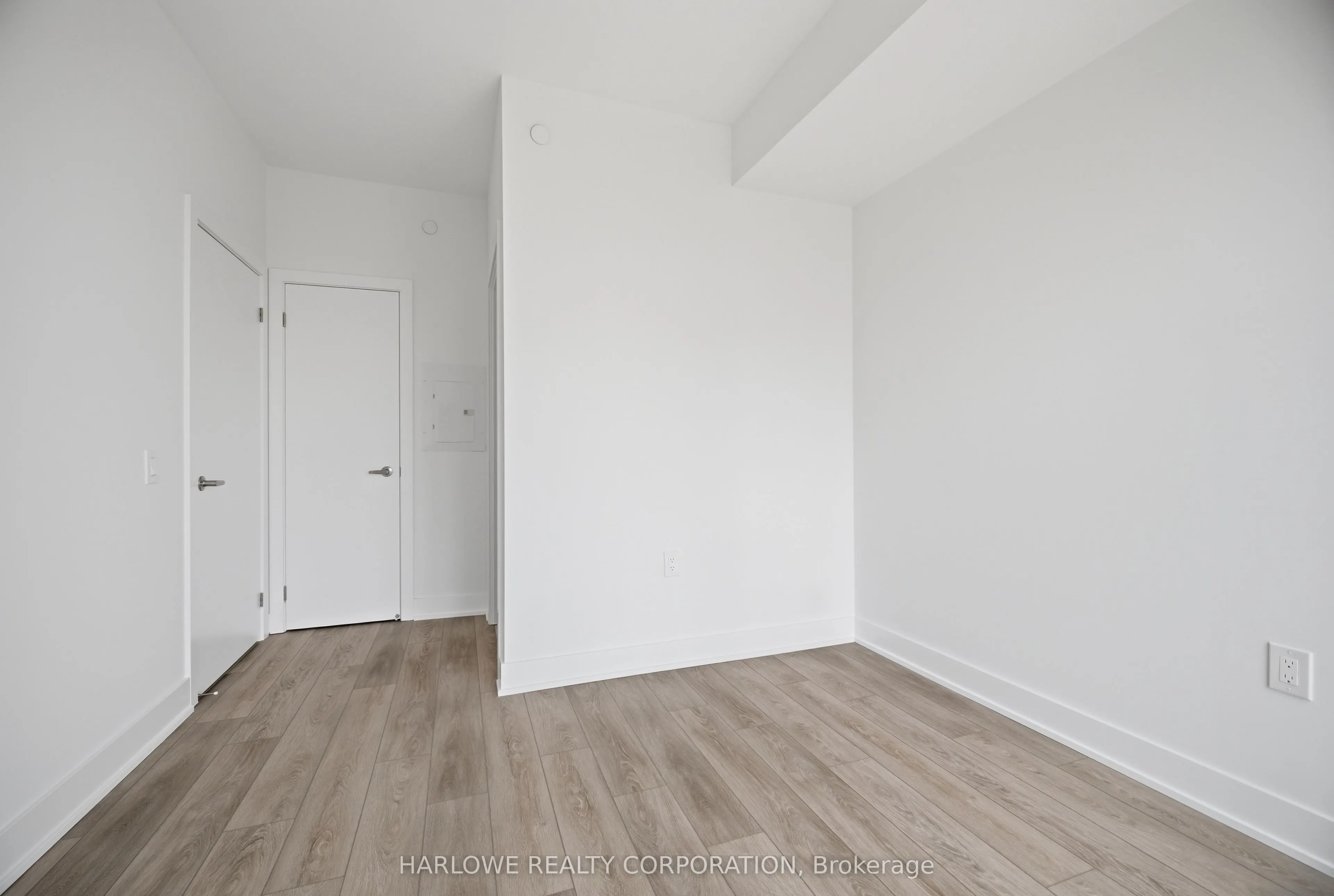 2088 James Street #907