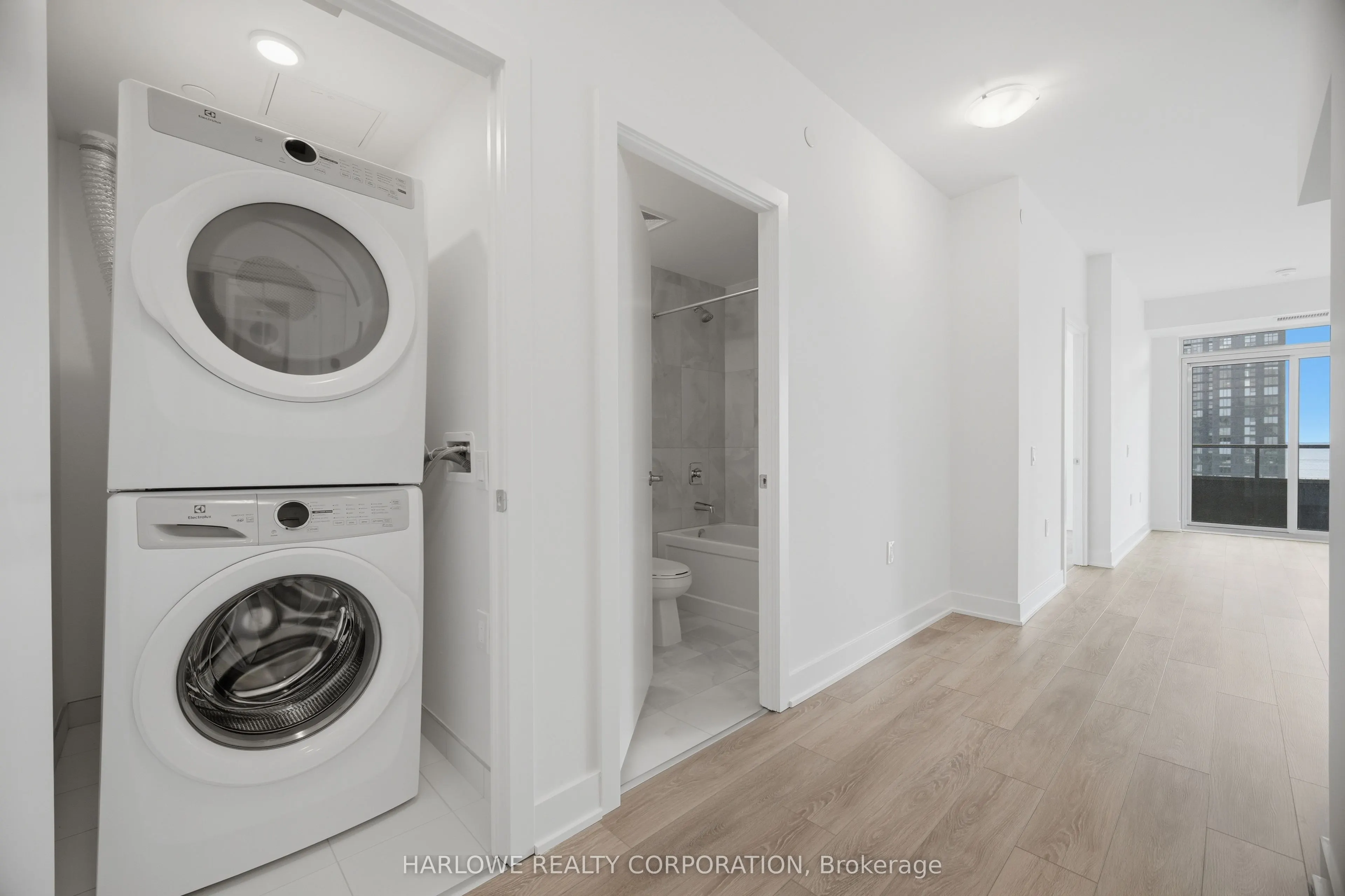 2088 James Street #907
