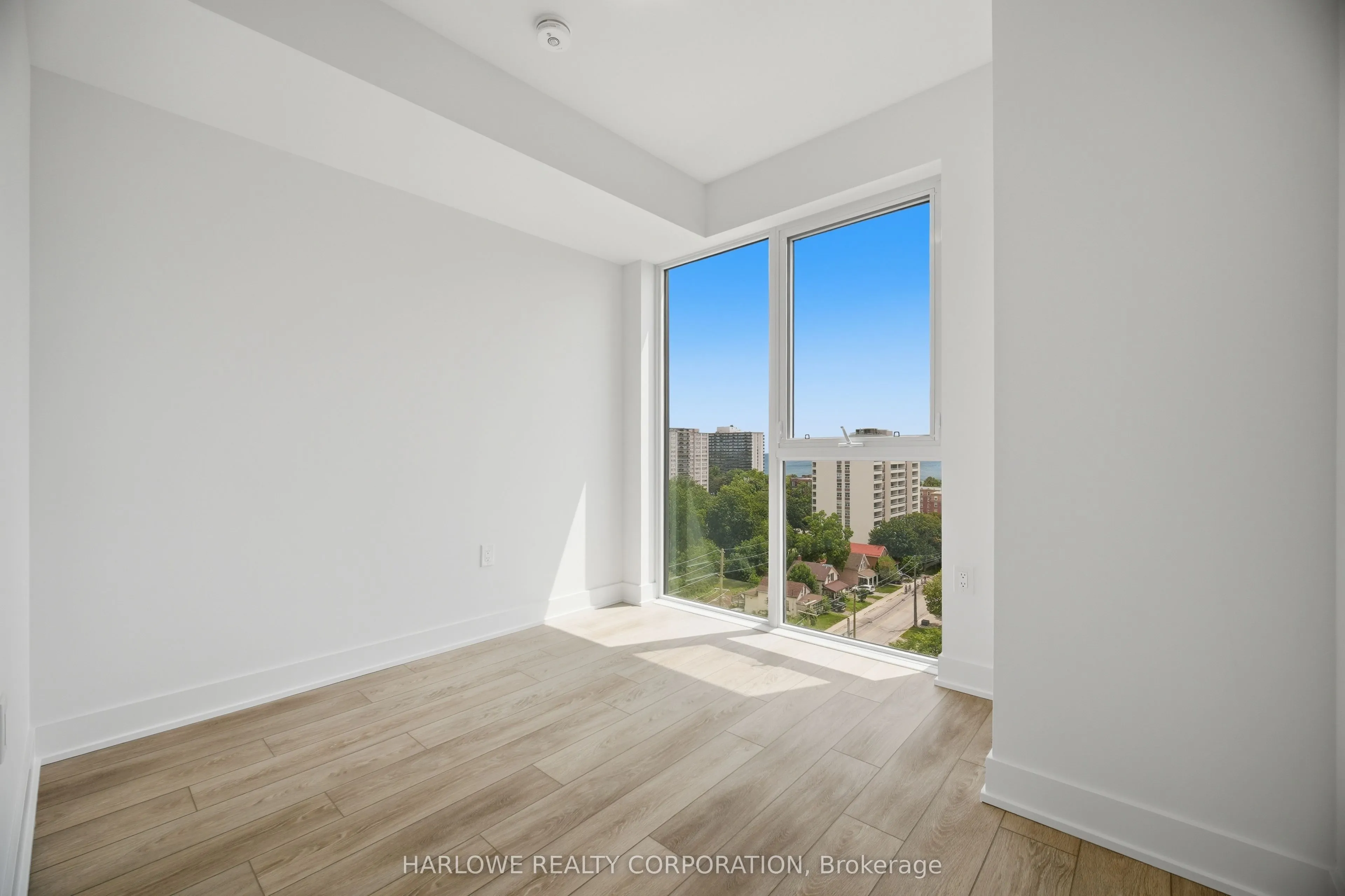 2088 James Street #907