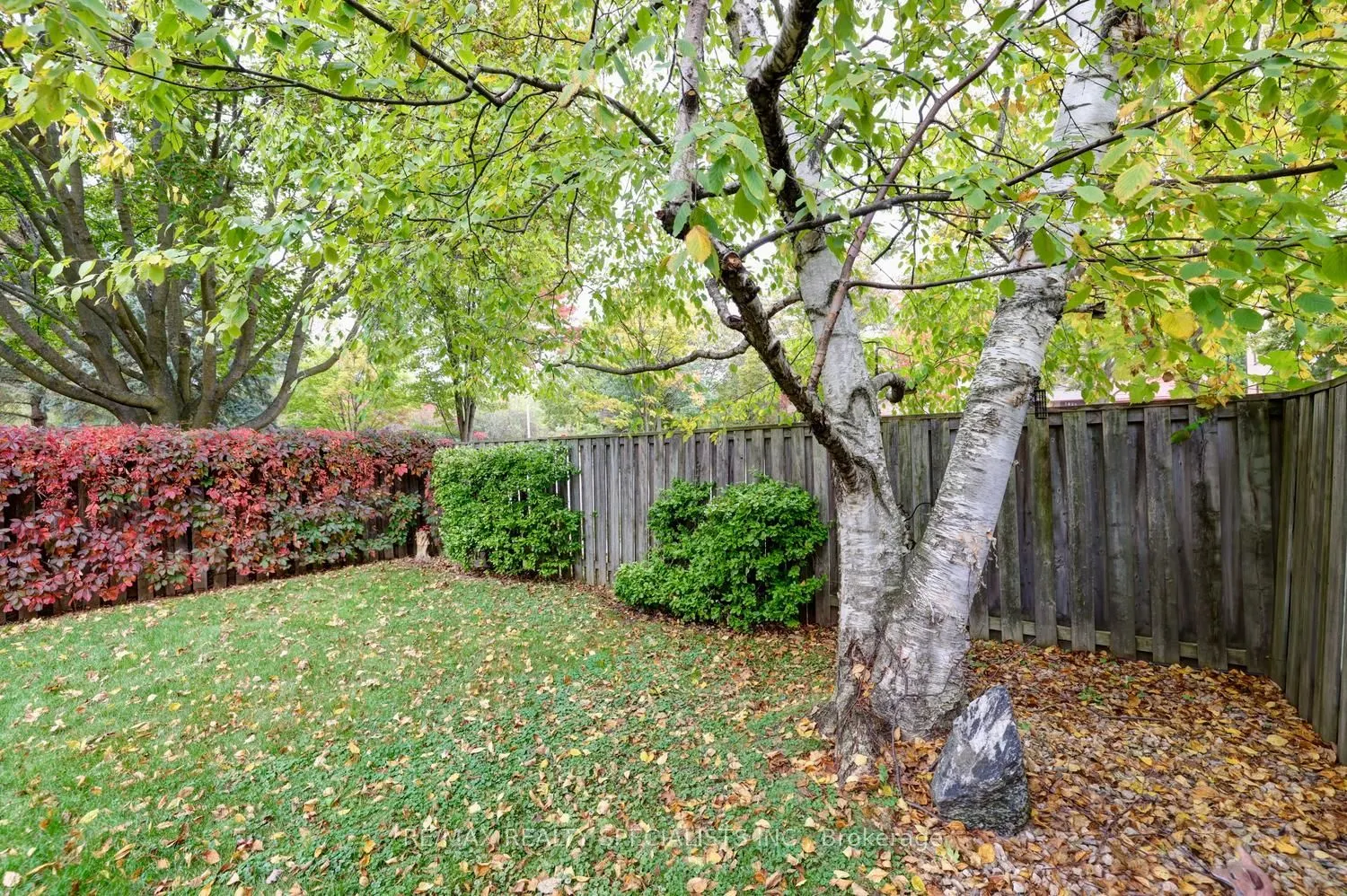 1027 Serdica Court