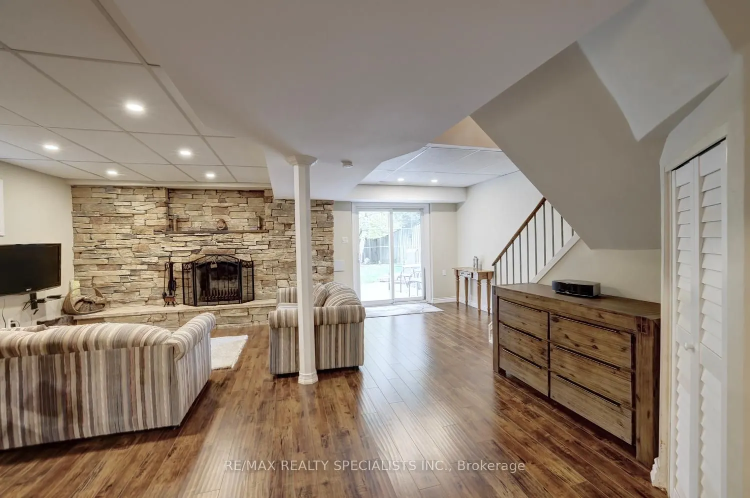 1027 Serdica Court