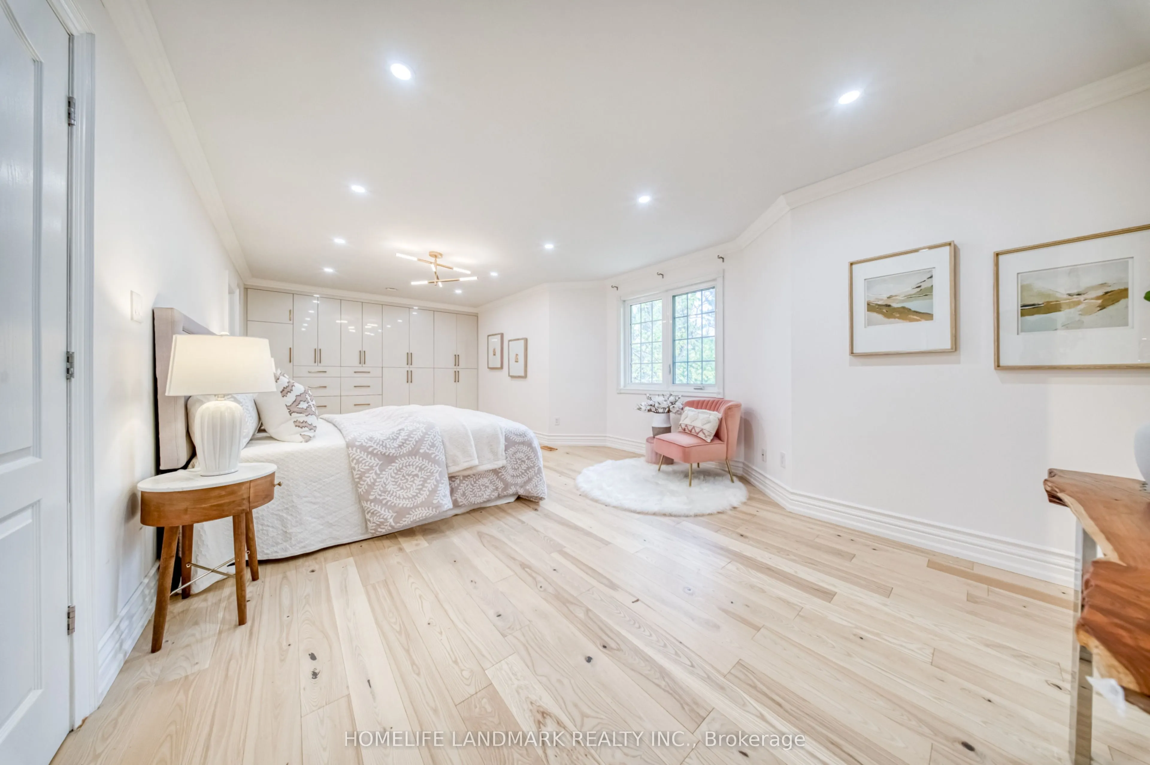 1323 Greenwood Crescent