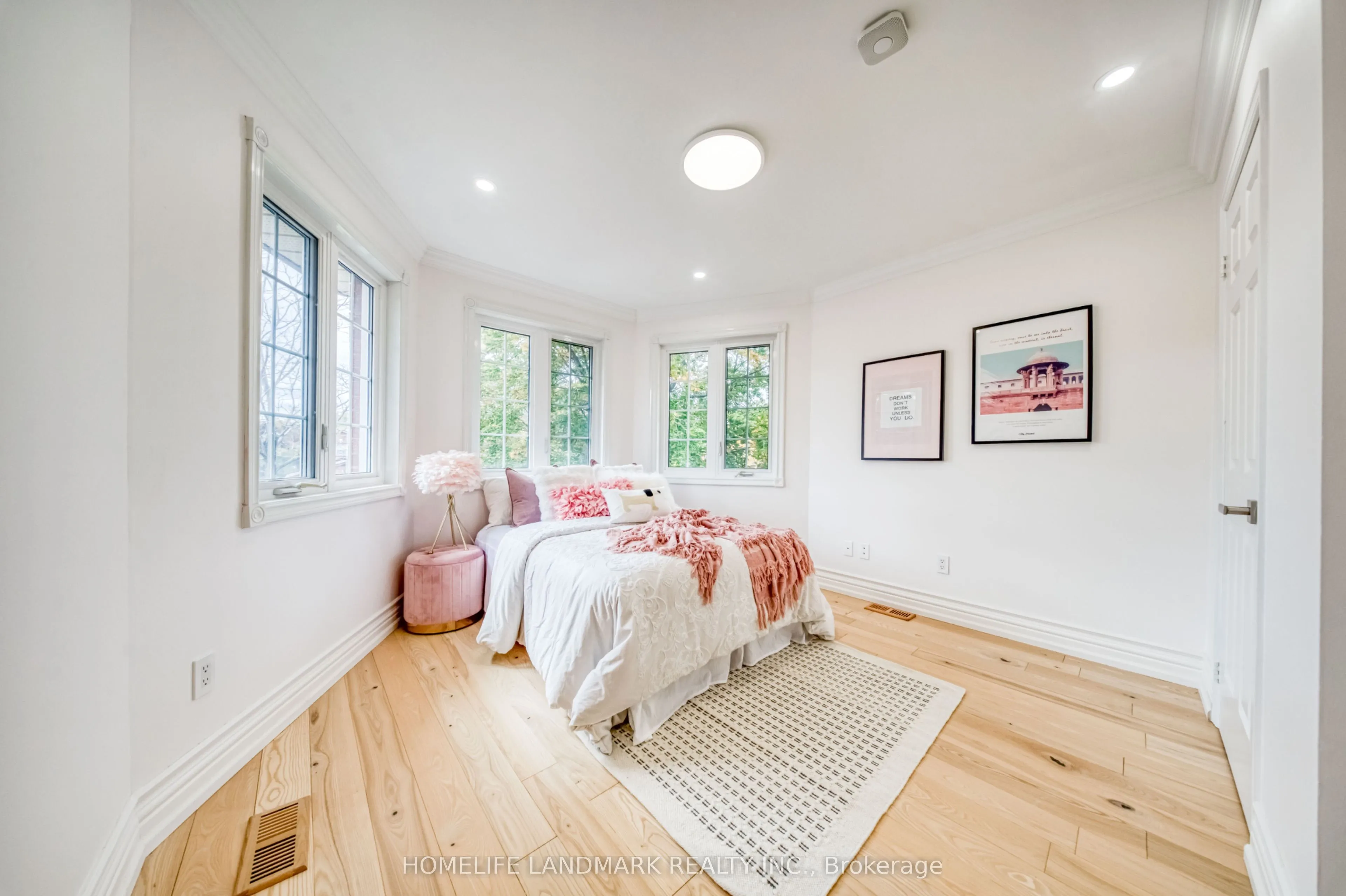 1323 Greenwood Crescent