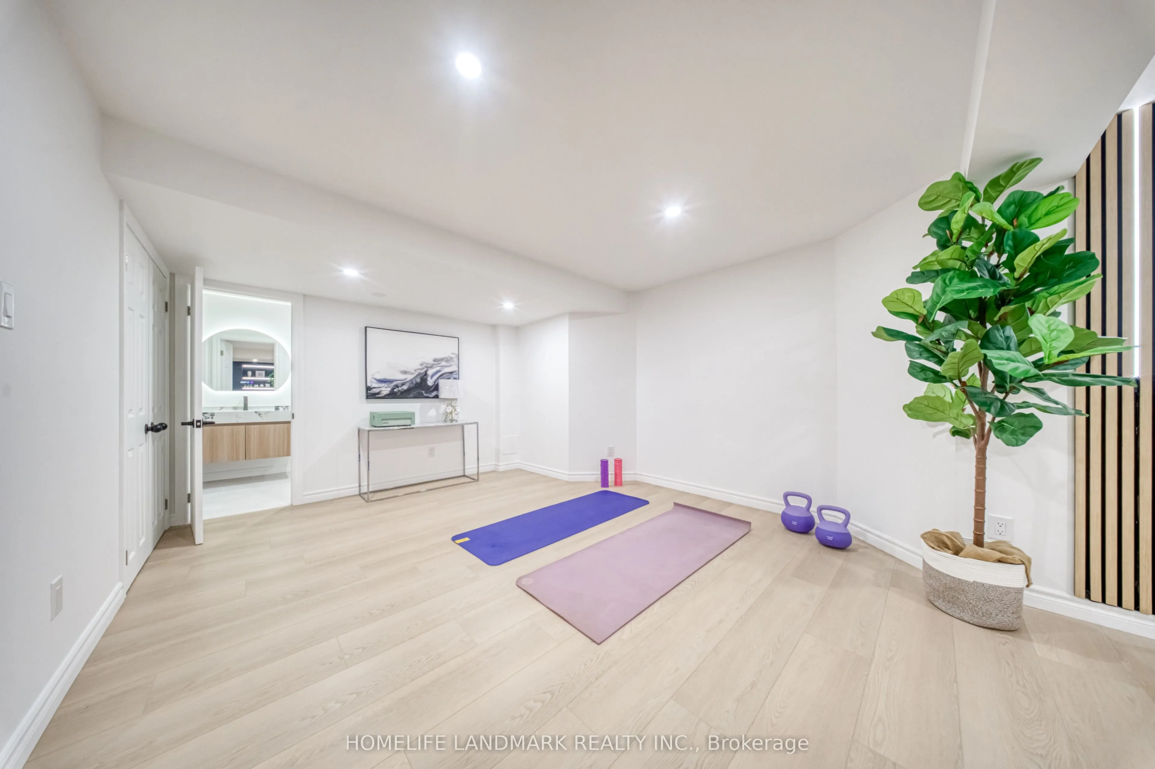 1323 Greenwood Crescent