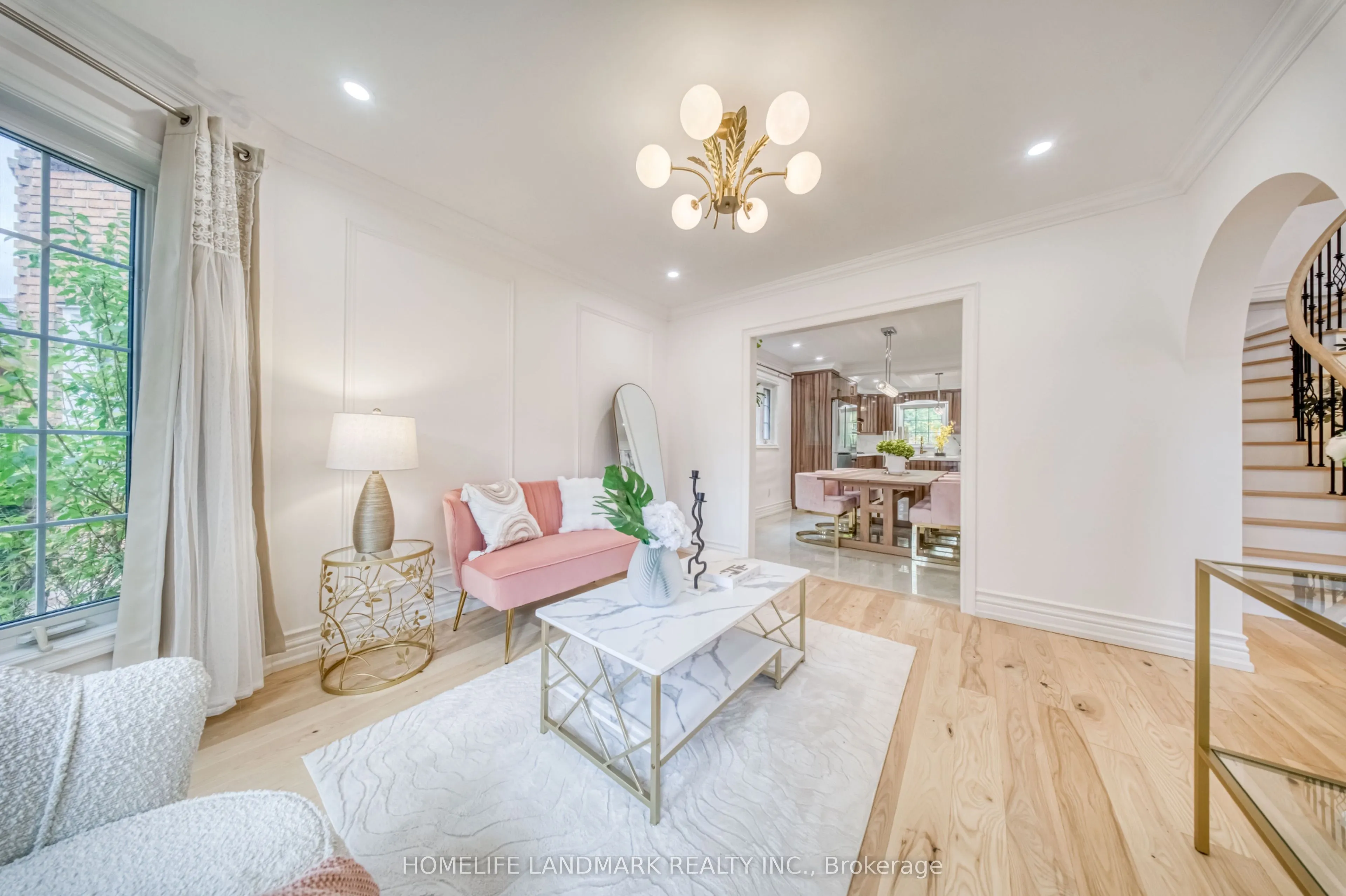 1323 Greenwood Crescent
