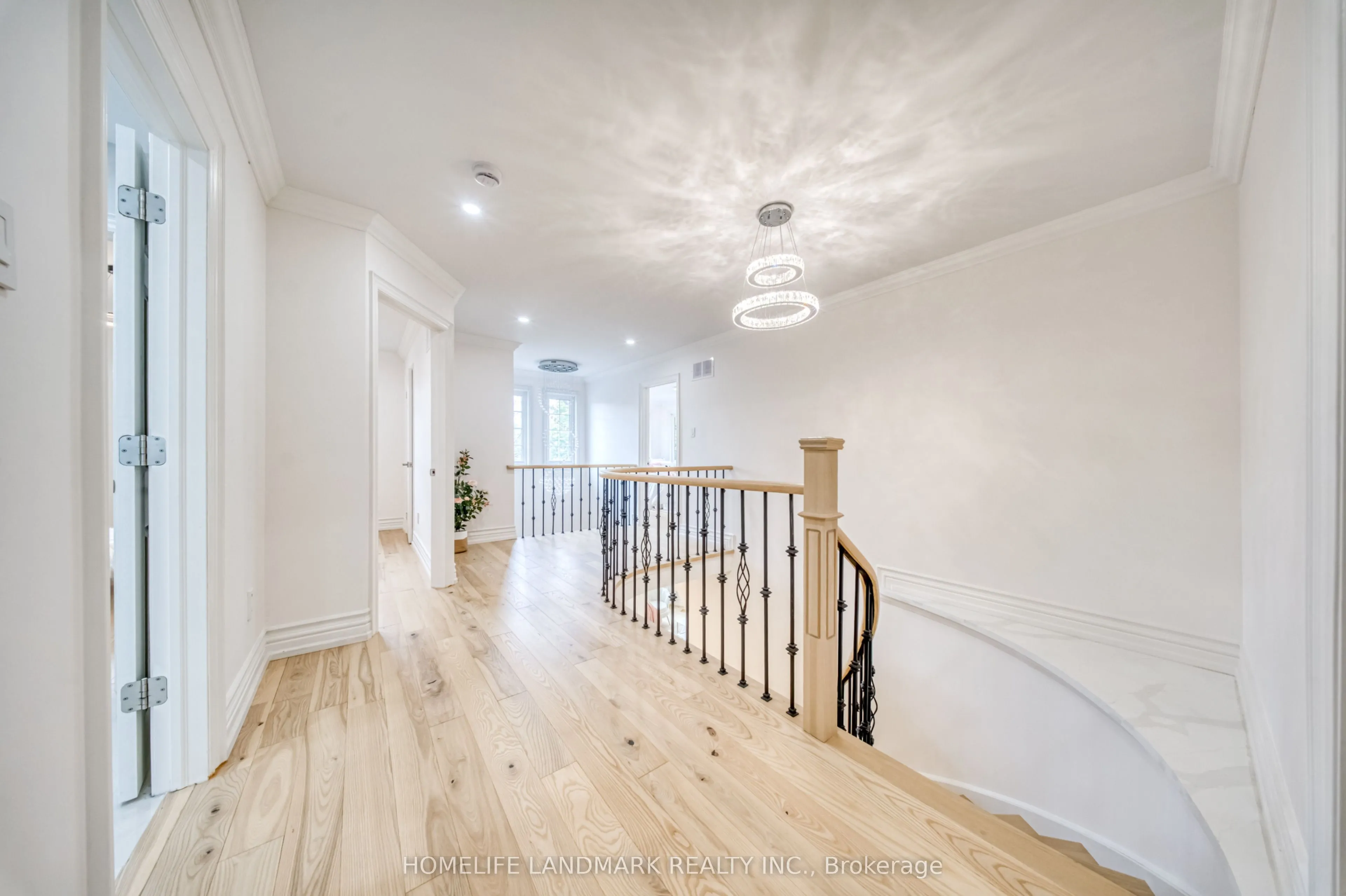 1323 Greenwood Crescent
