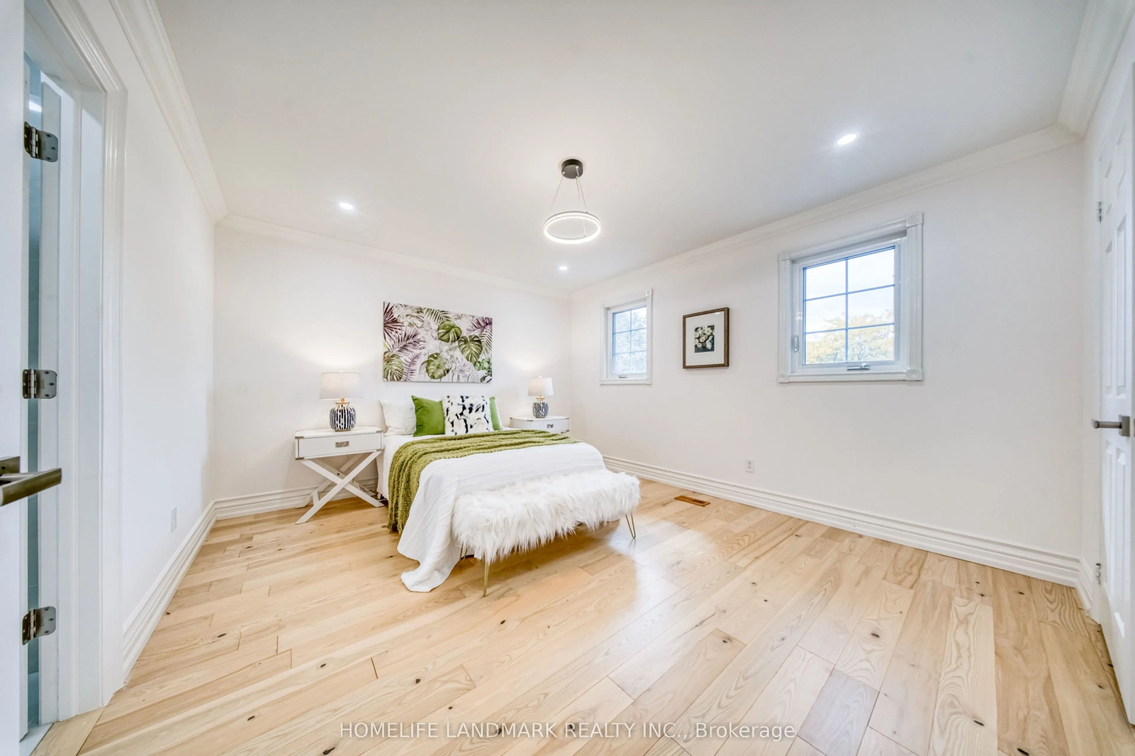 1323 Greenwood Crescent