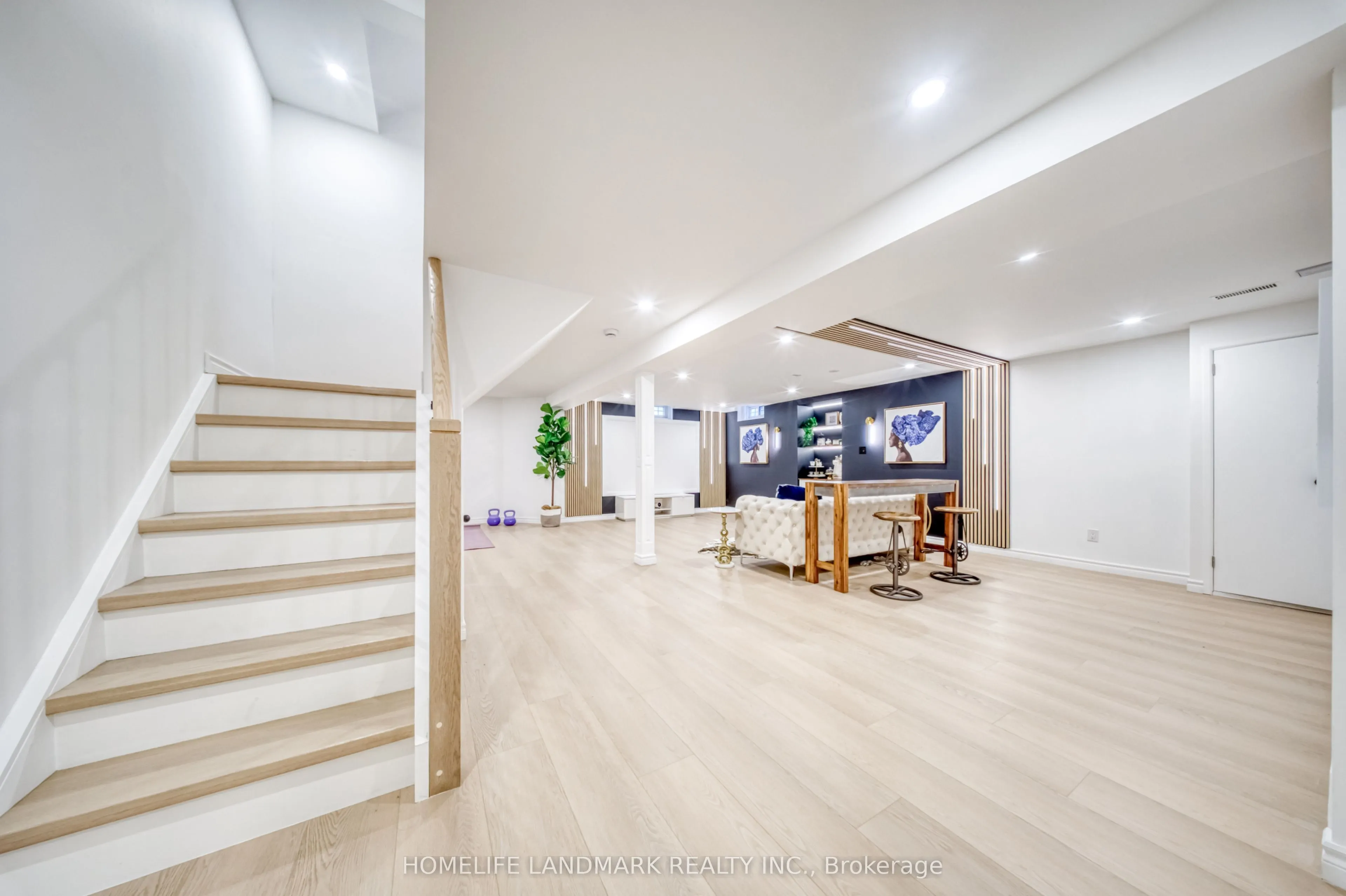 1323 Greenwood Crescent