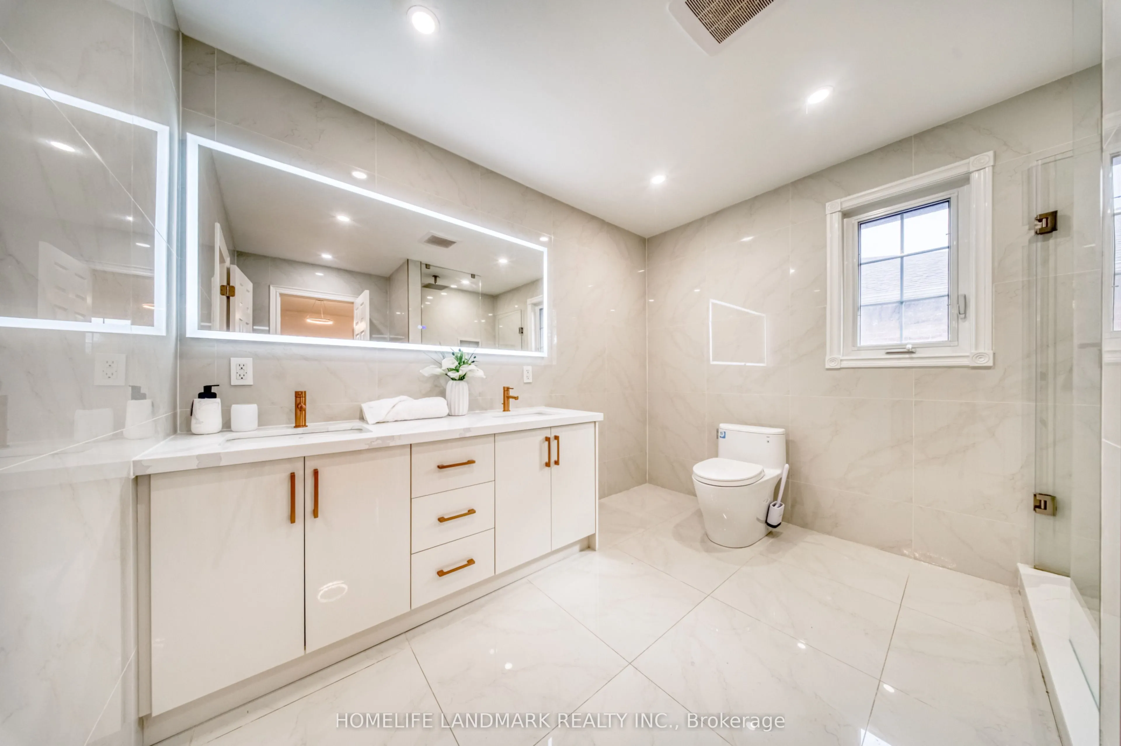 1323 Greenwood Crescent