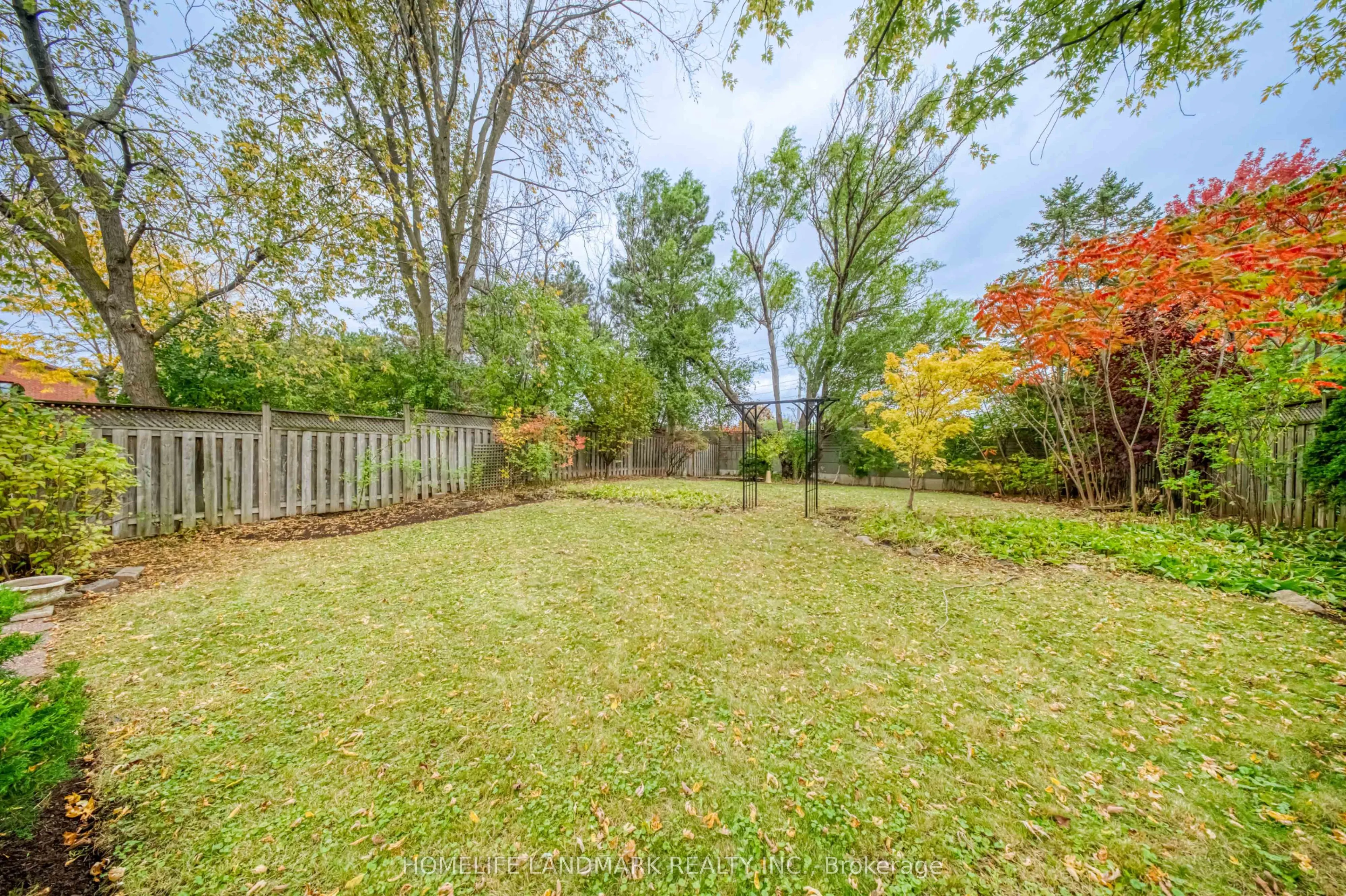 1323 Greenwood Crescent
