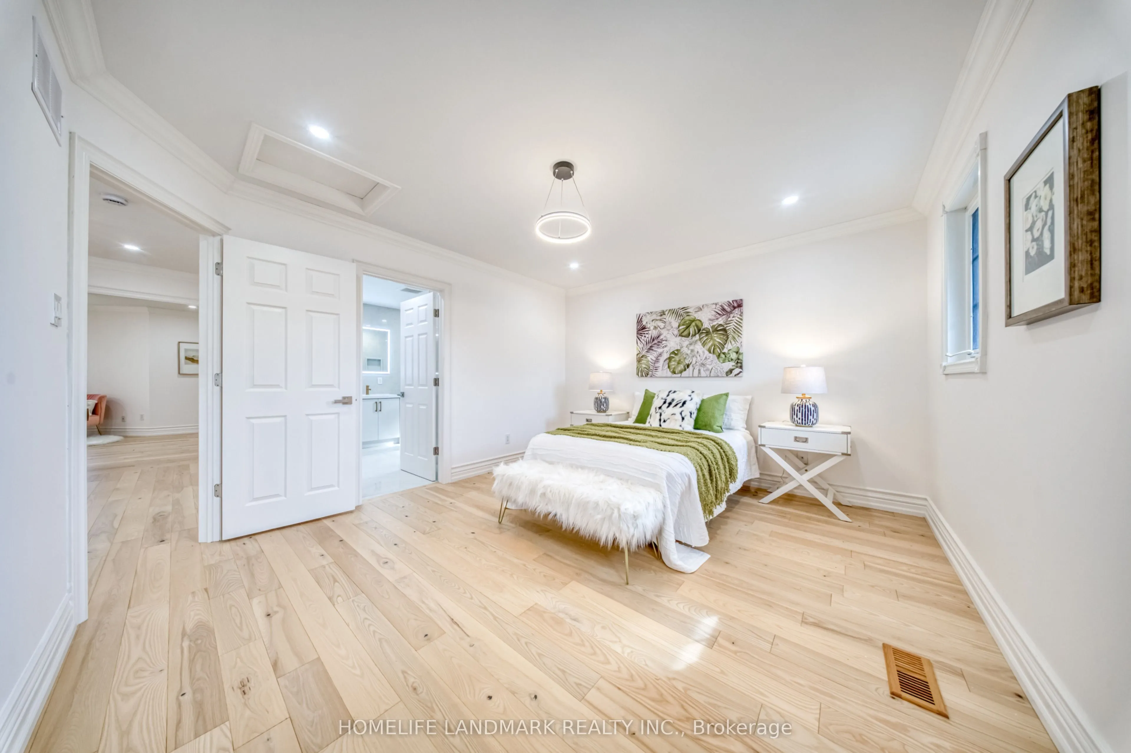 1323 Greenwood Crescent