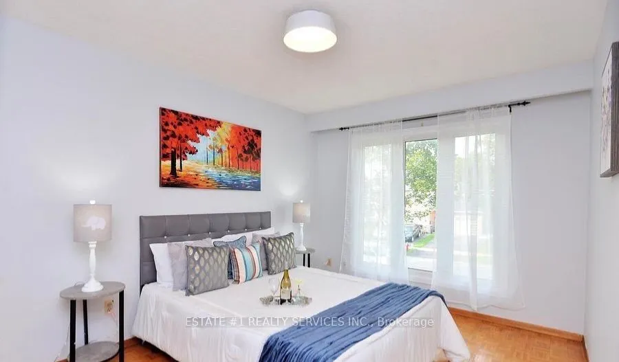 33 Camberley Crescent
