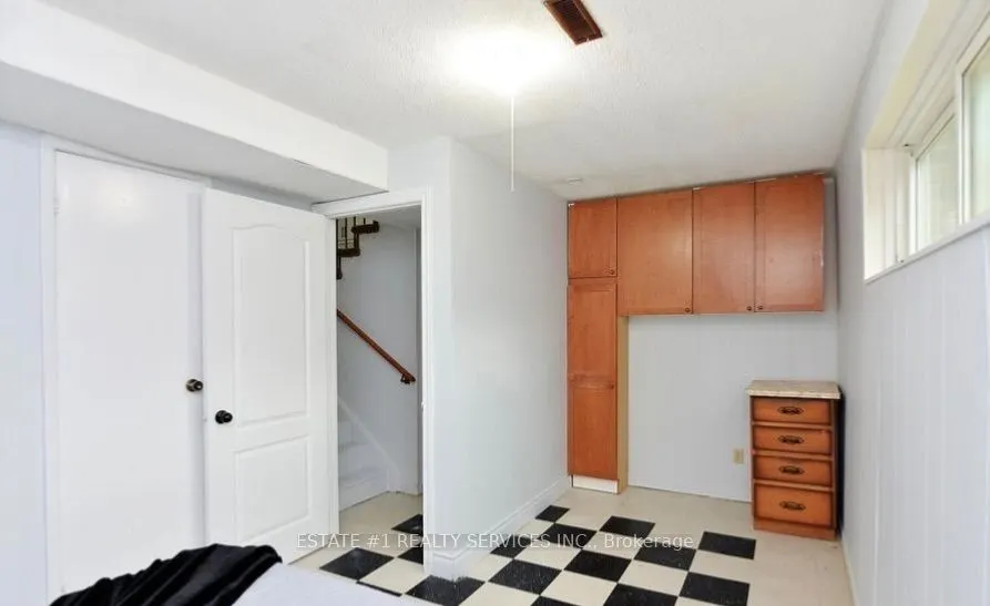 33 Camberley Crescent