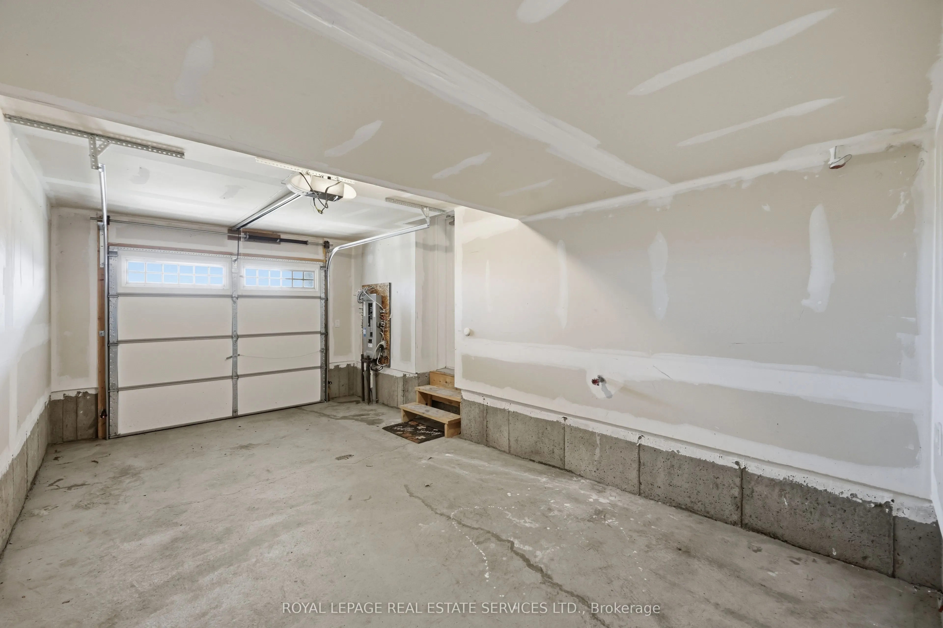 998 Balsam Court