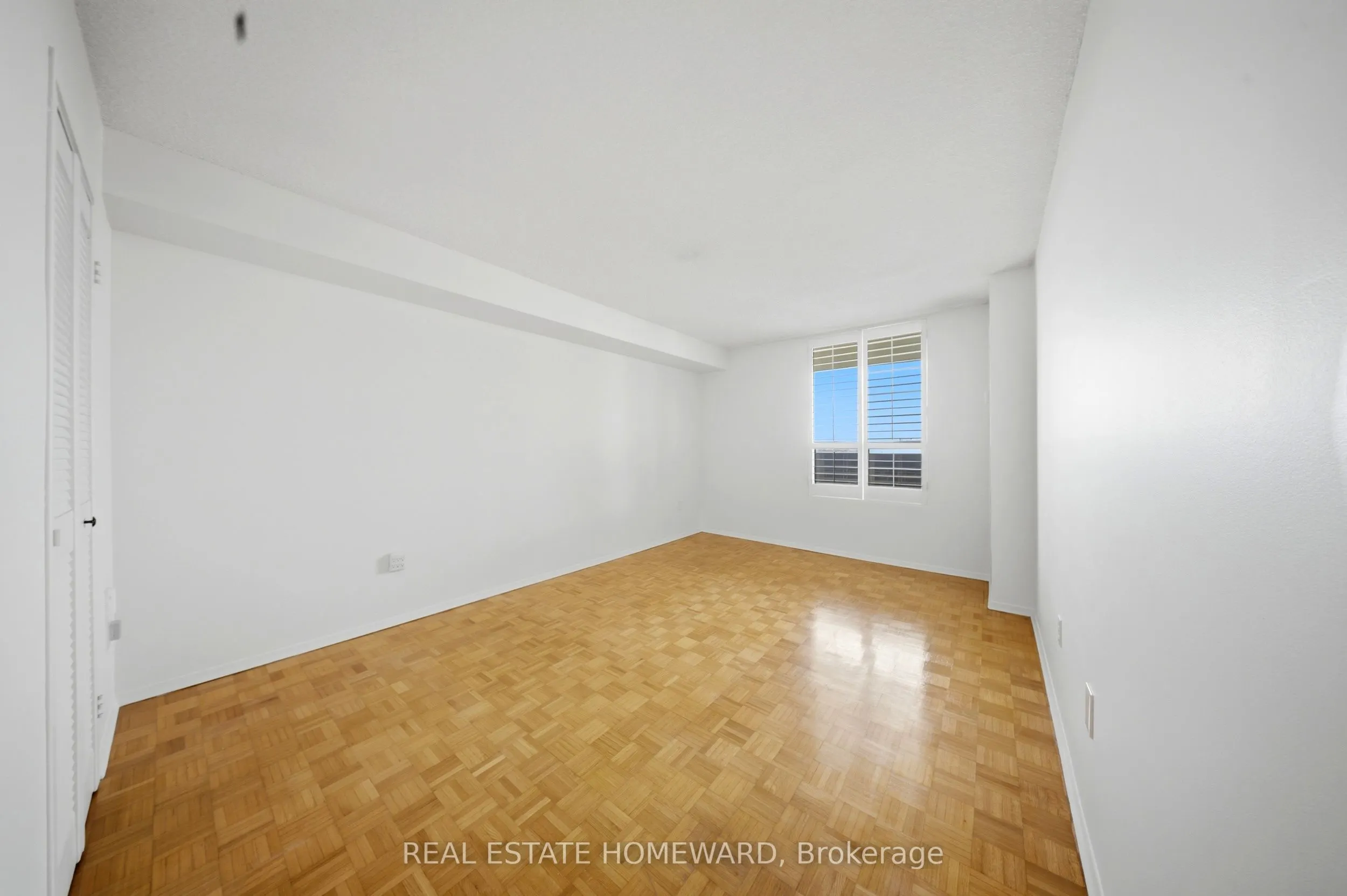 1515 Lakeshore Road E #1505