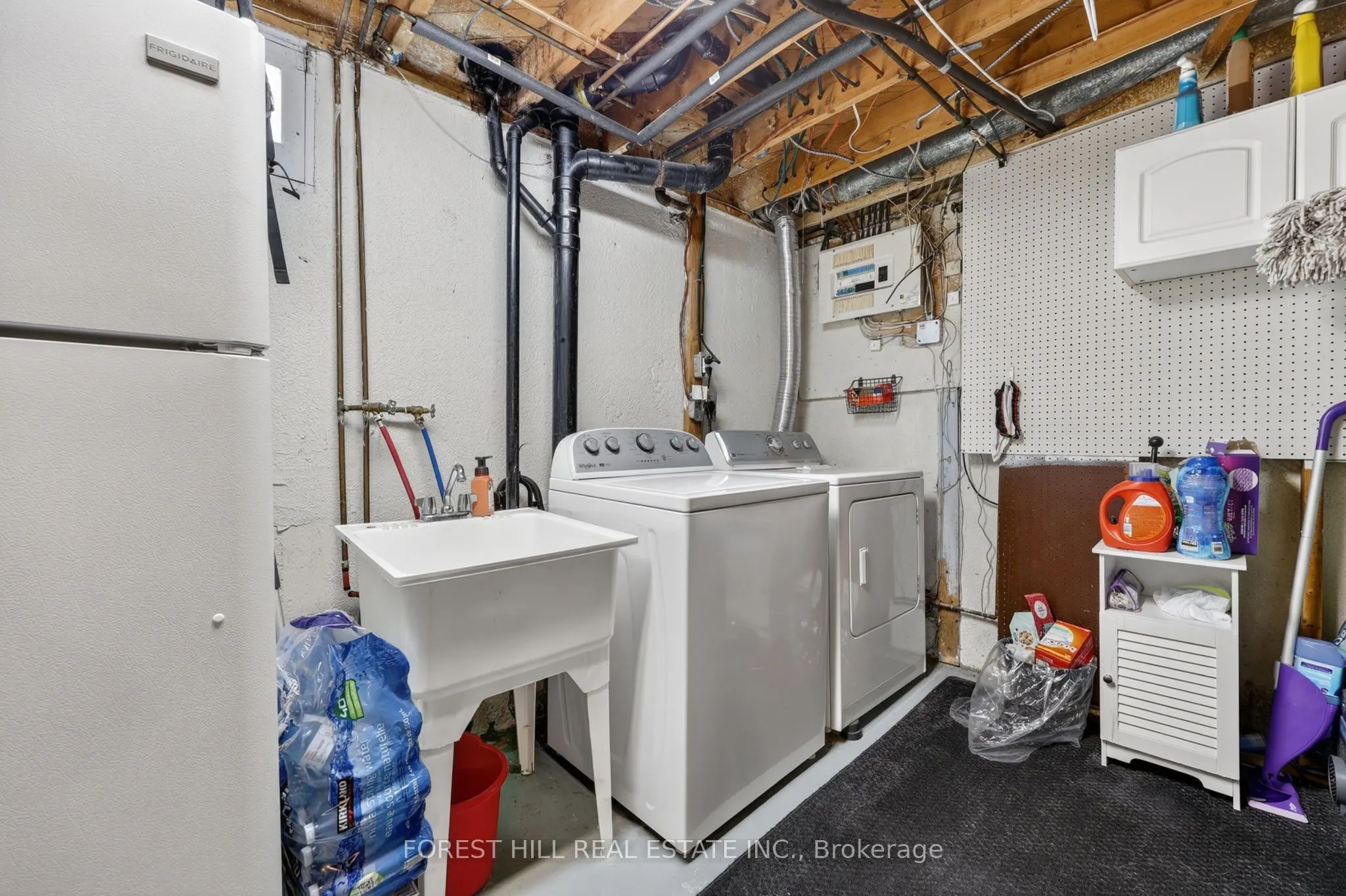 172 Ellwood Drive E
