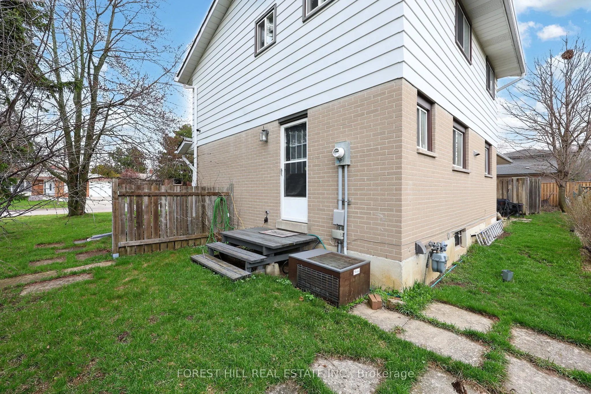 172 Ellwood Drive E