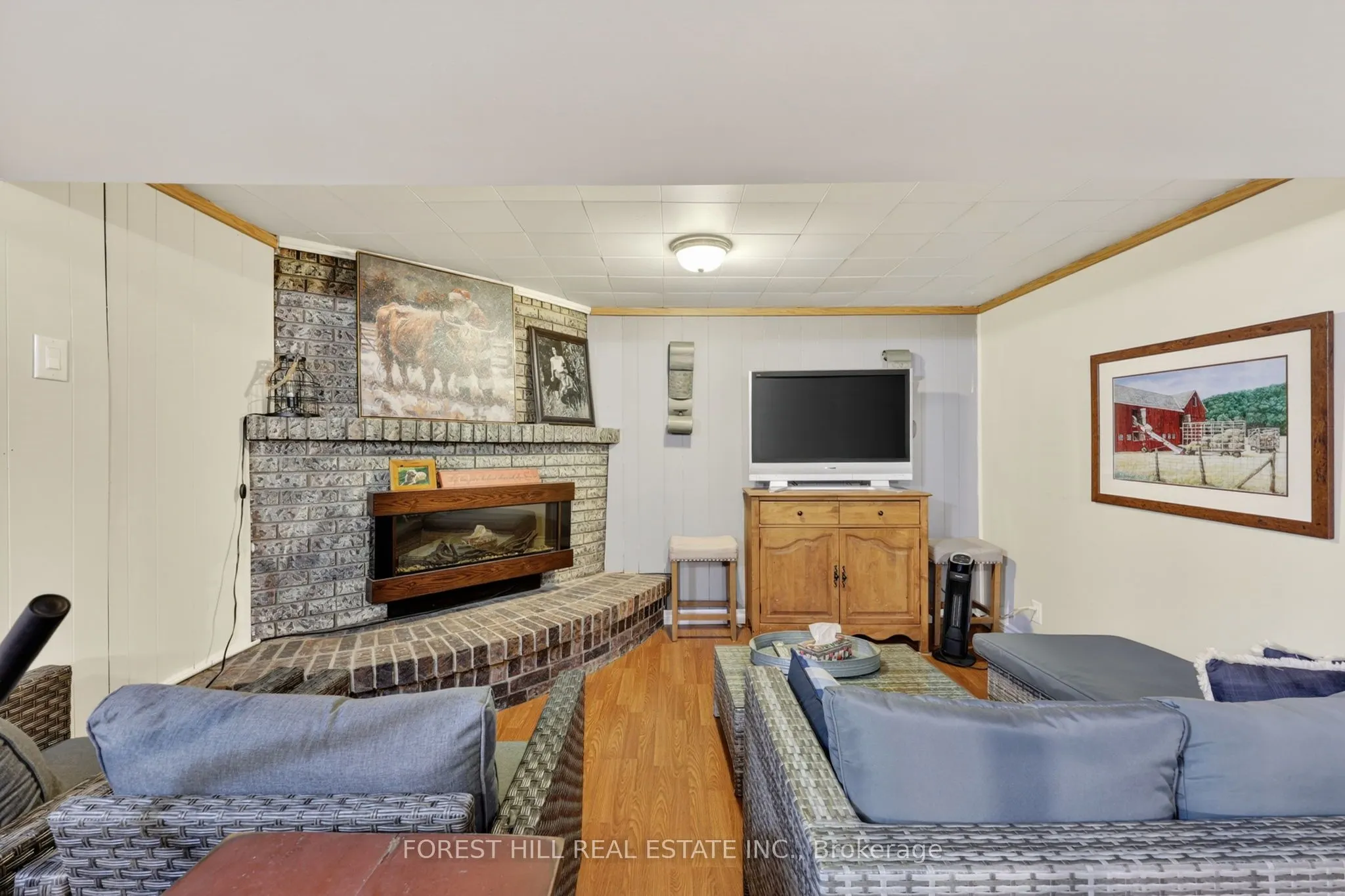172 Ellwood Drive E