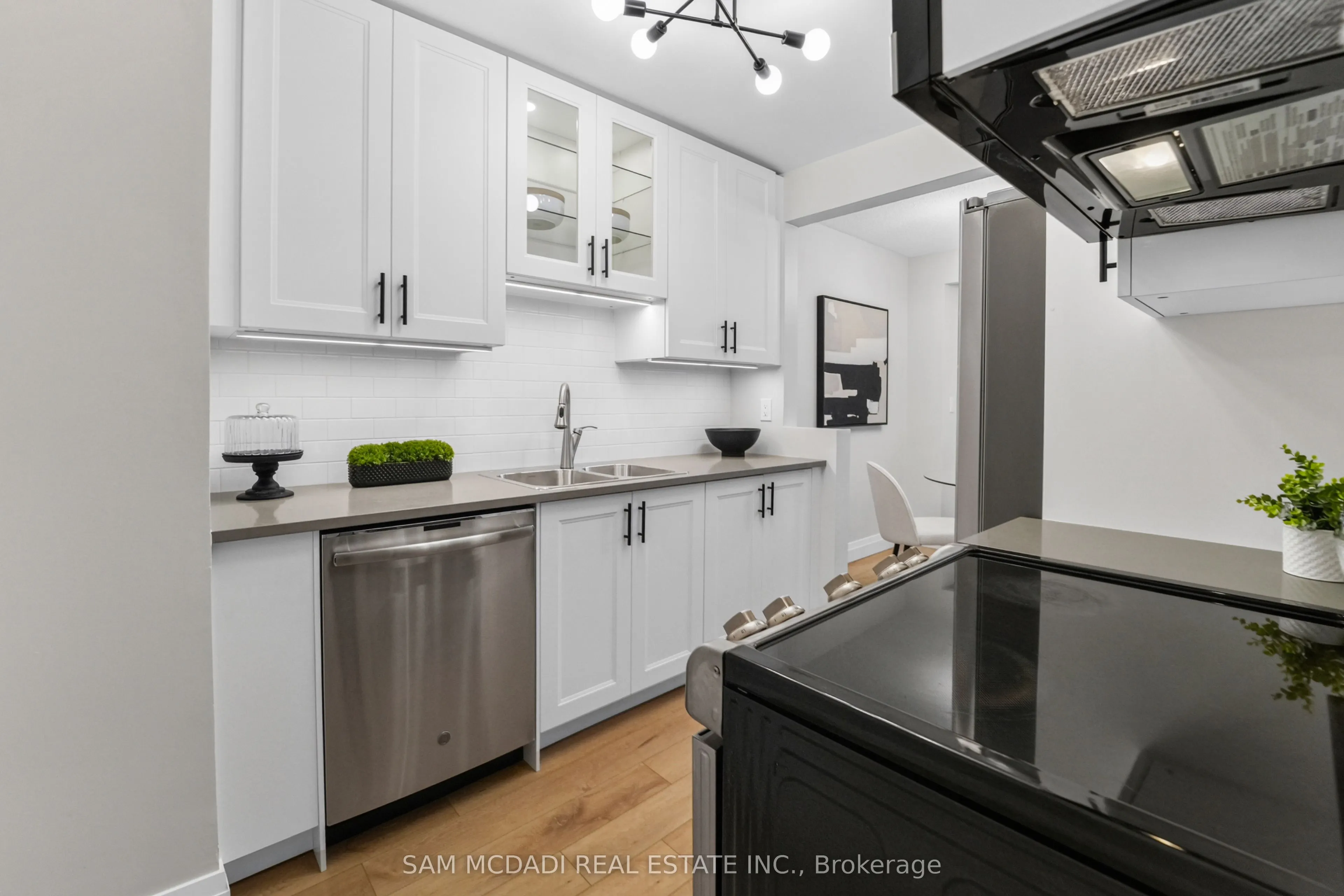 400 Mississauga Valley Boulevard #157