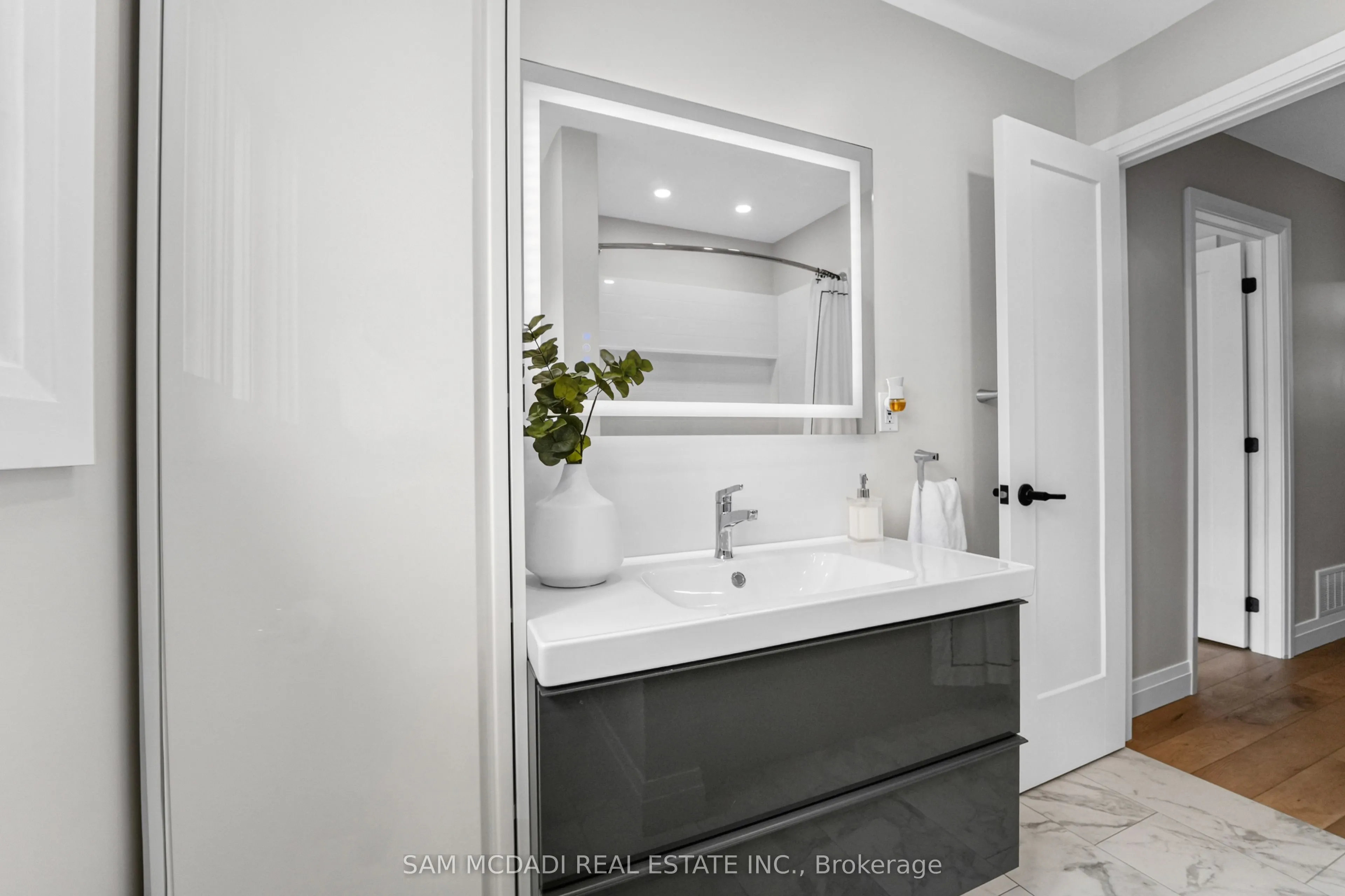 400 Mississauga Valley Boulevard #157