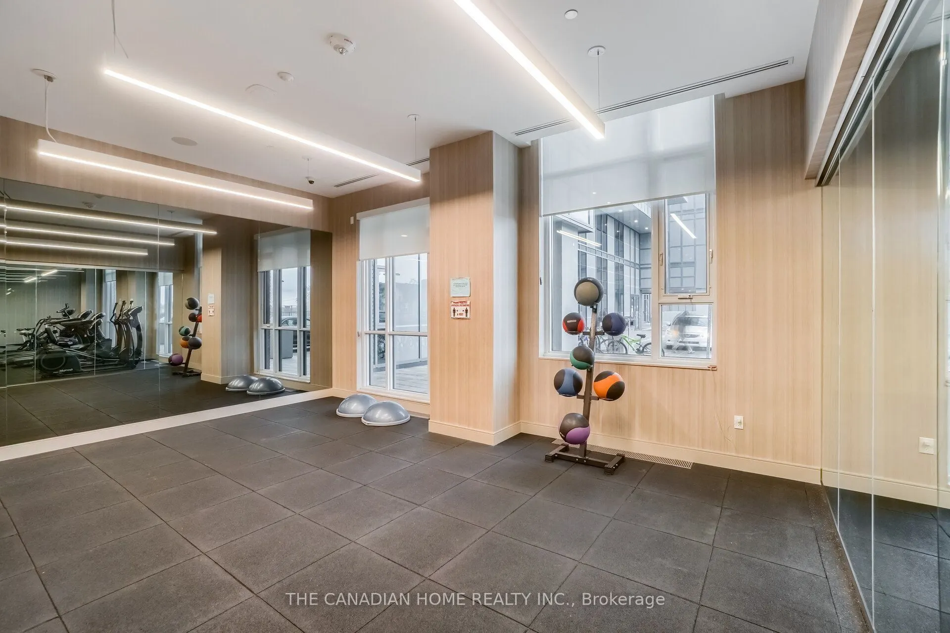 8 Nahani Way E #3119