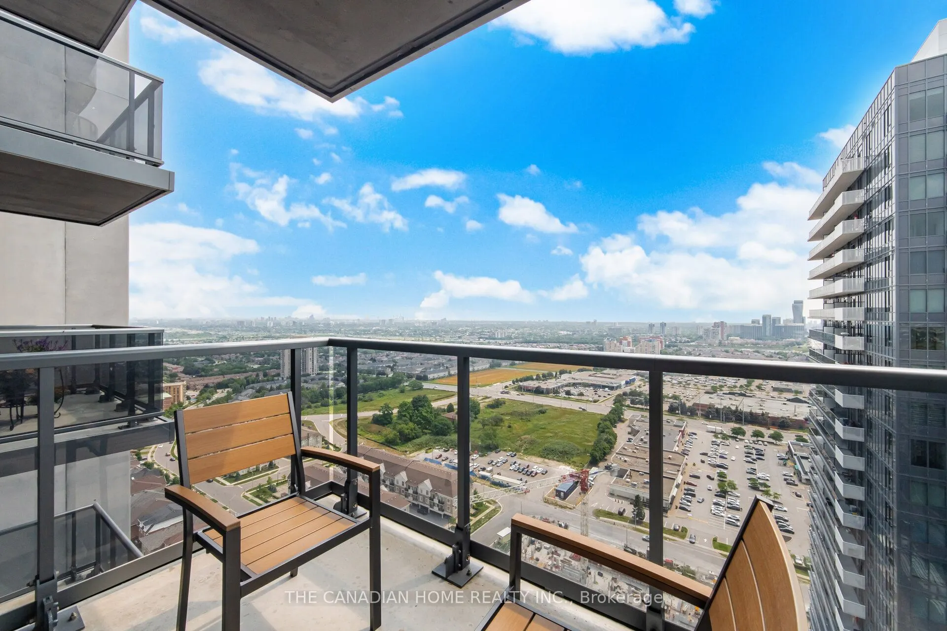 8 Nahani Way E #3119