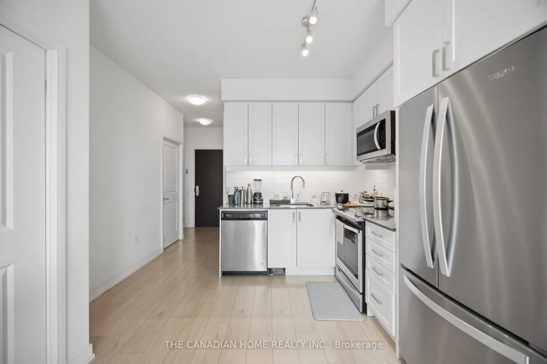 8 Nahani Way E #3119