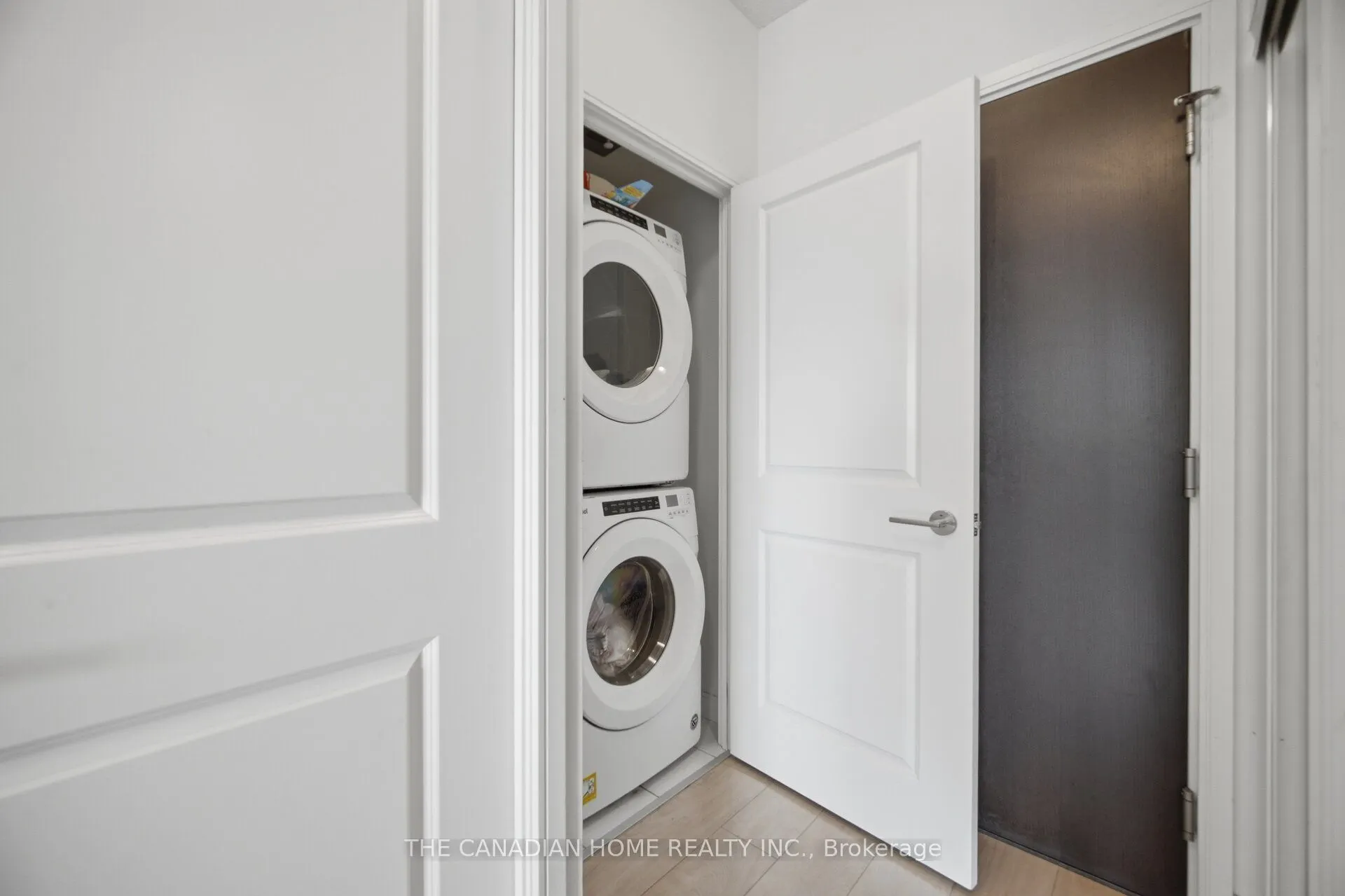 8 Nahani Way E #3119