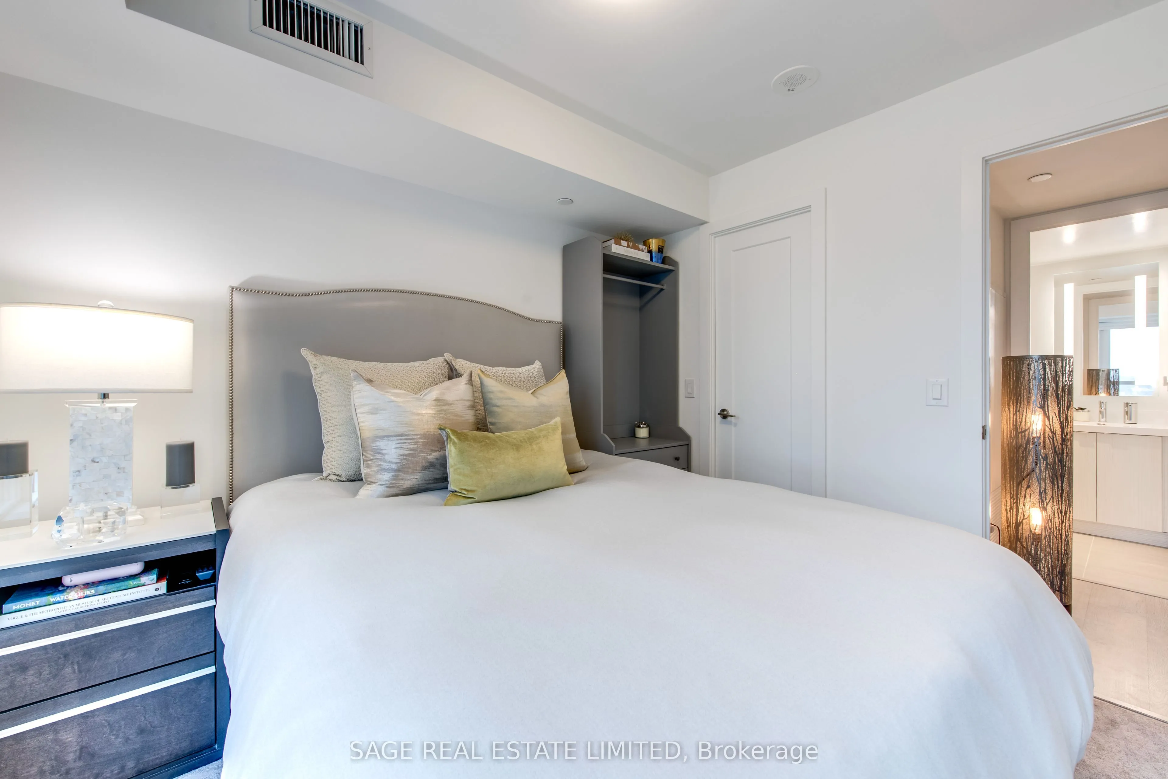 5 Mabelle Avenue #834