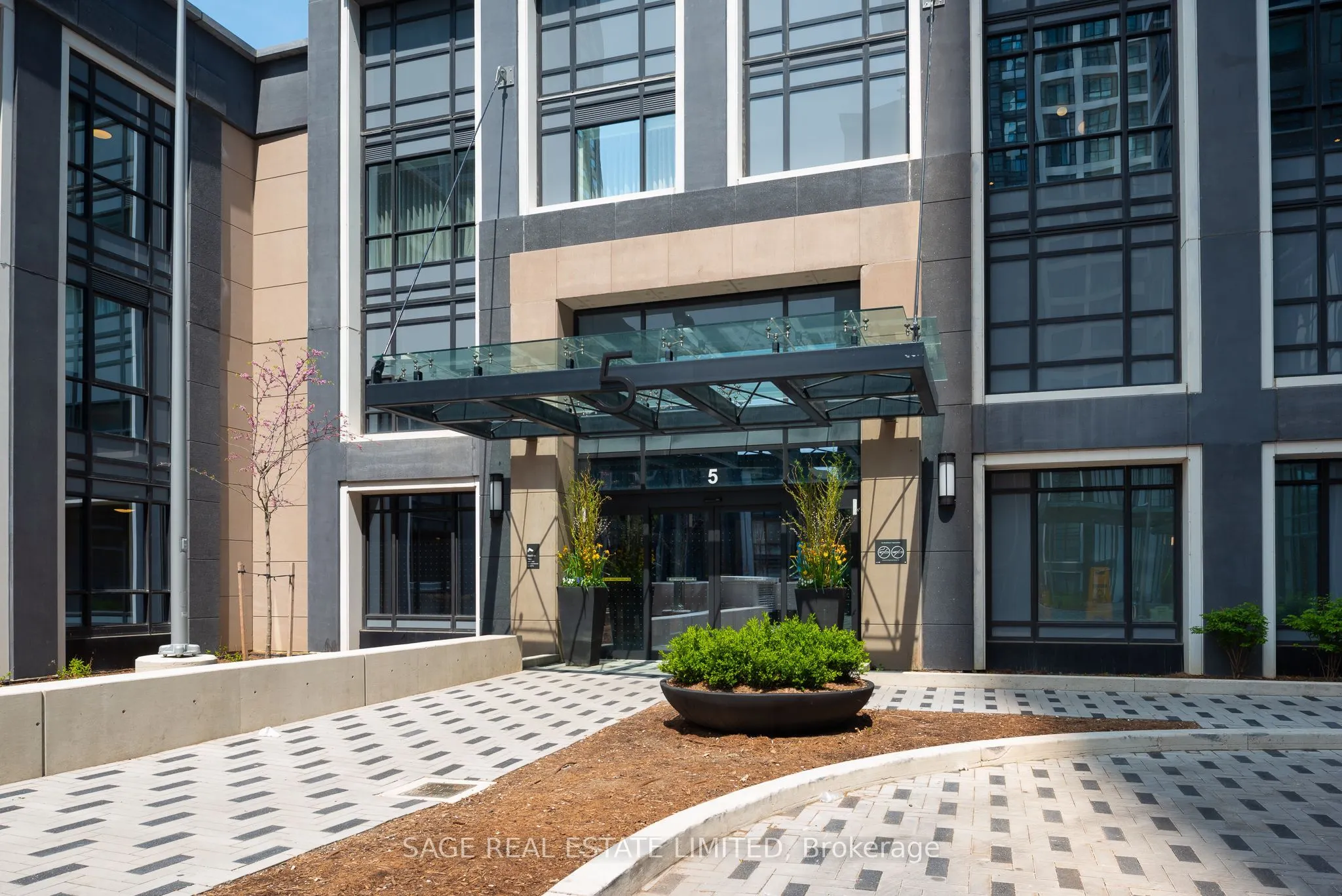 5 Mabelle Avenue #834