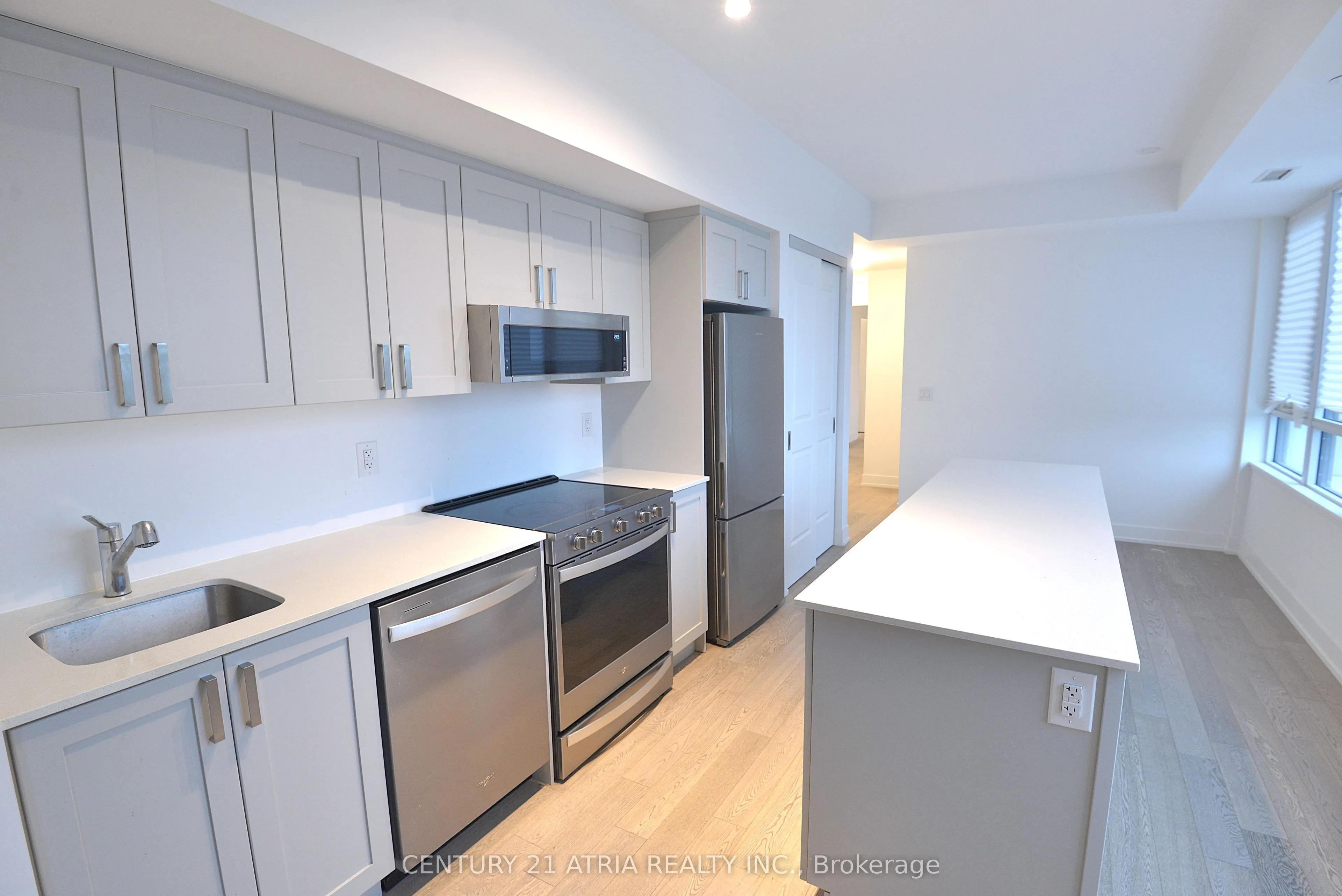 1063 Douglas McCurdy Common #901