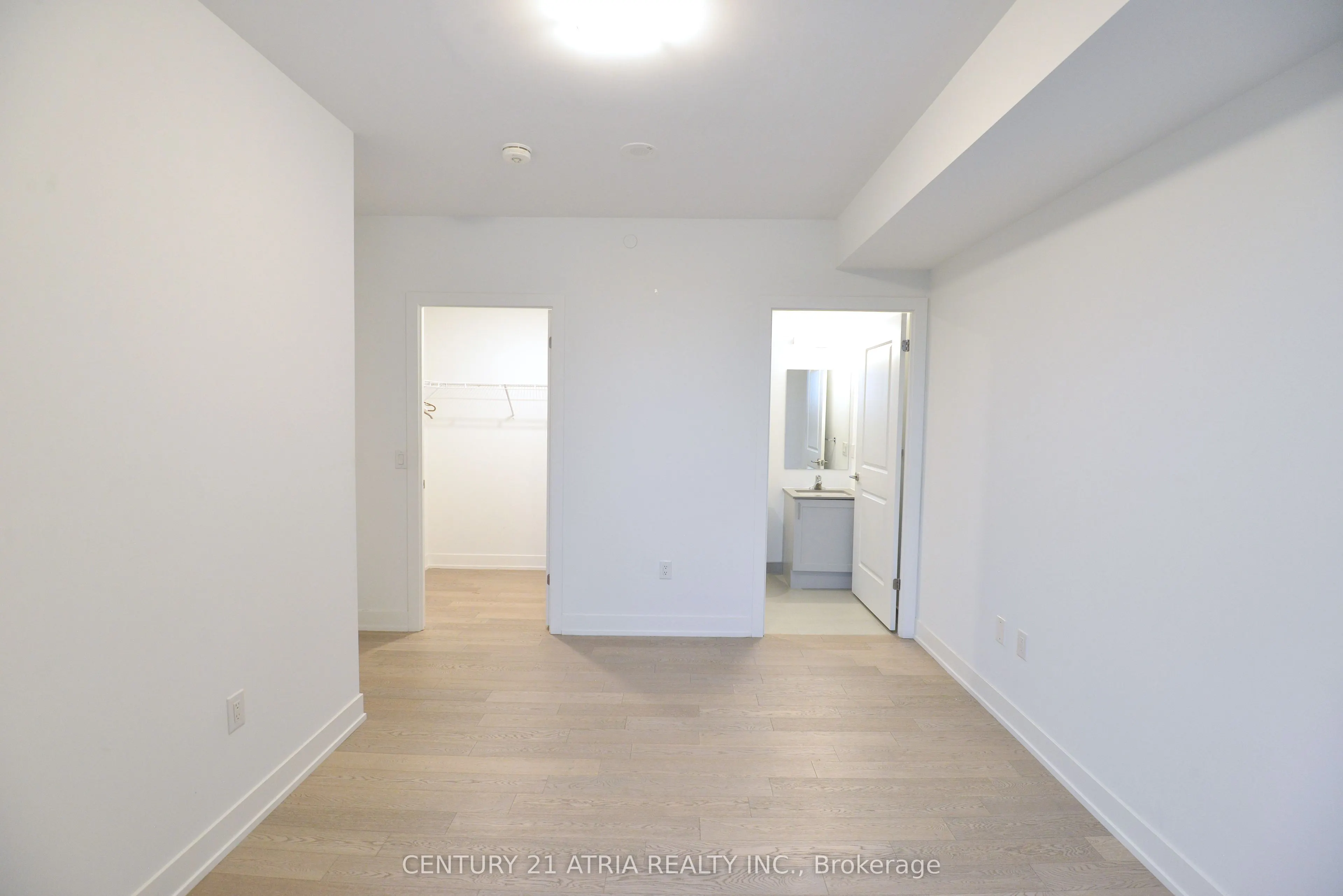 1063 Douglas McCurdy Common #901