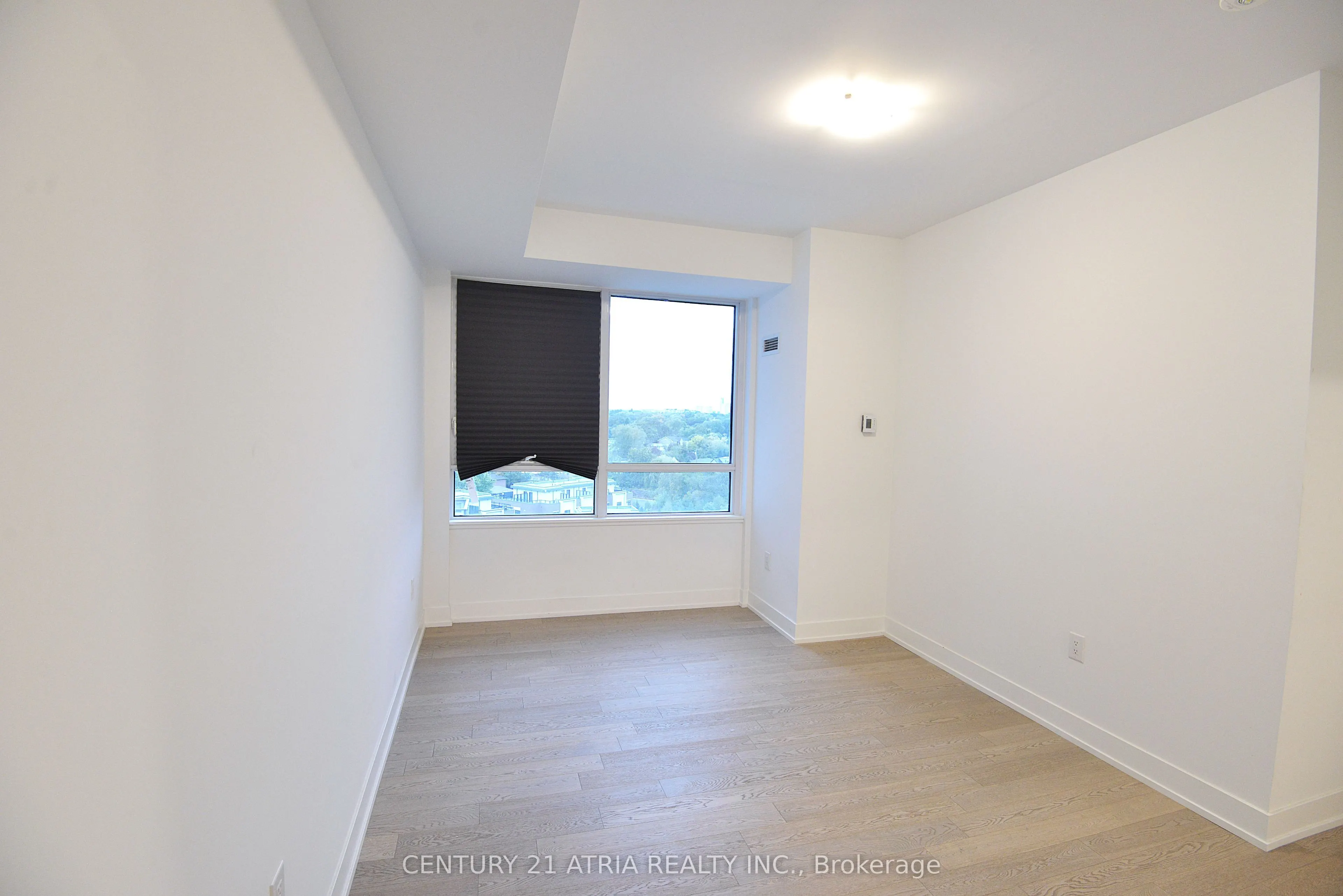 1063 Douglas McCurdy Common #901