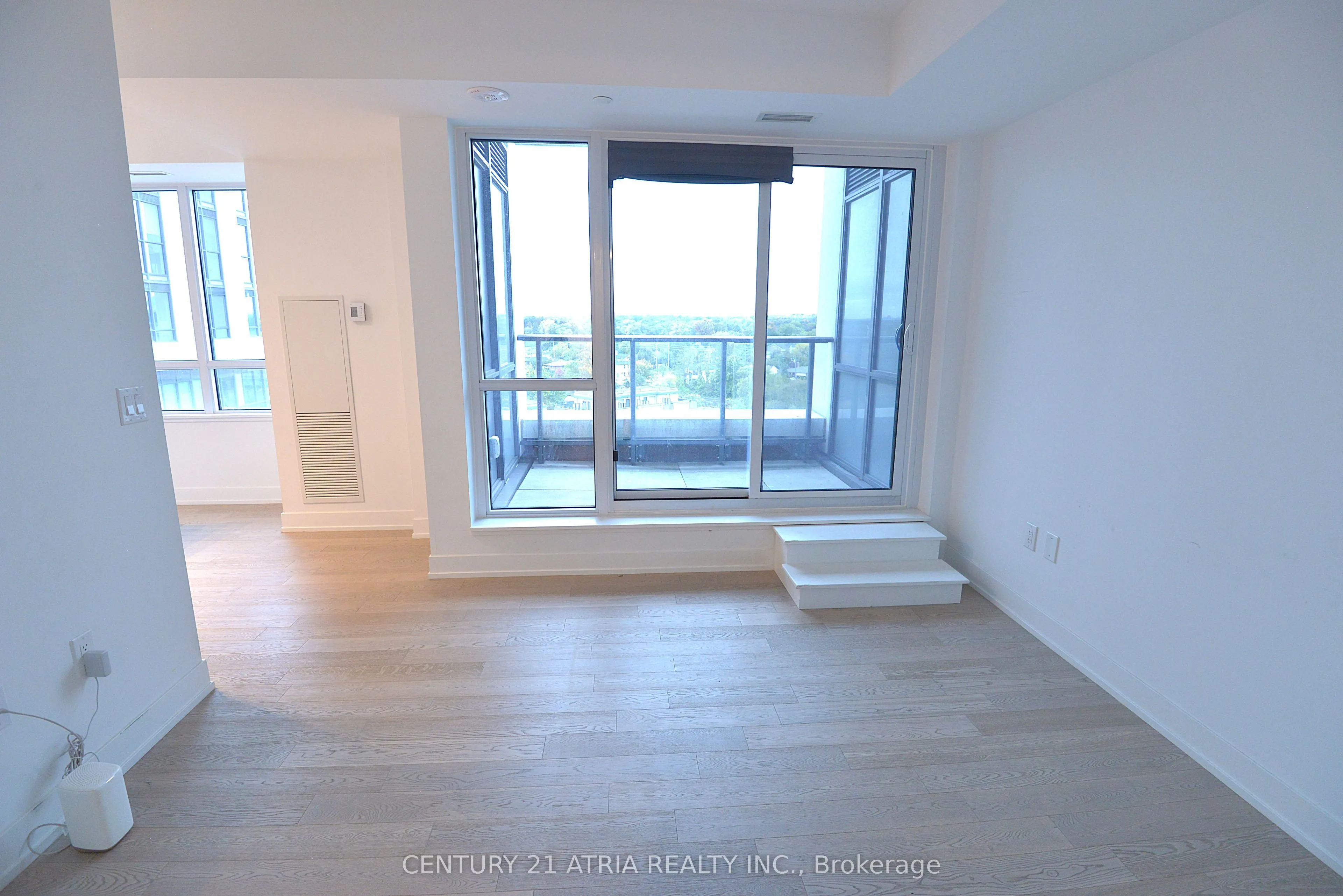 1063 Douglas McCurdy Common #901