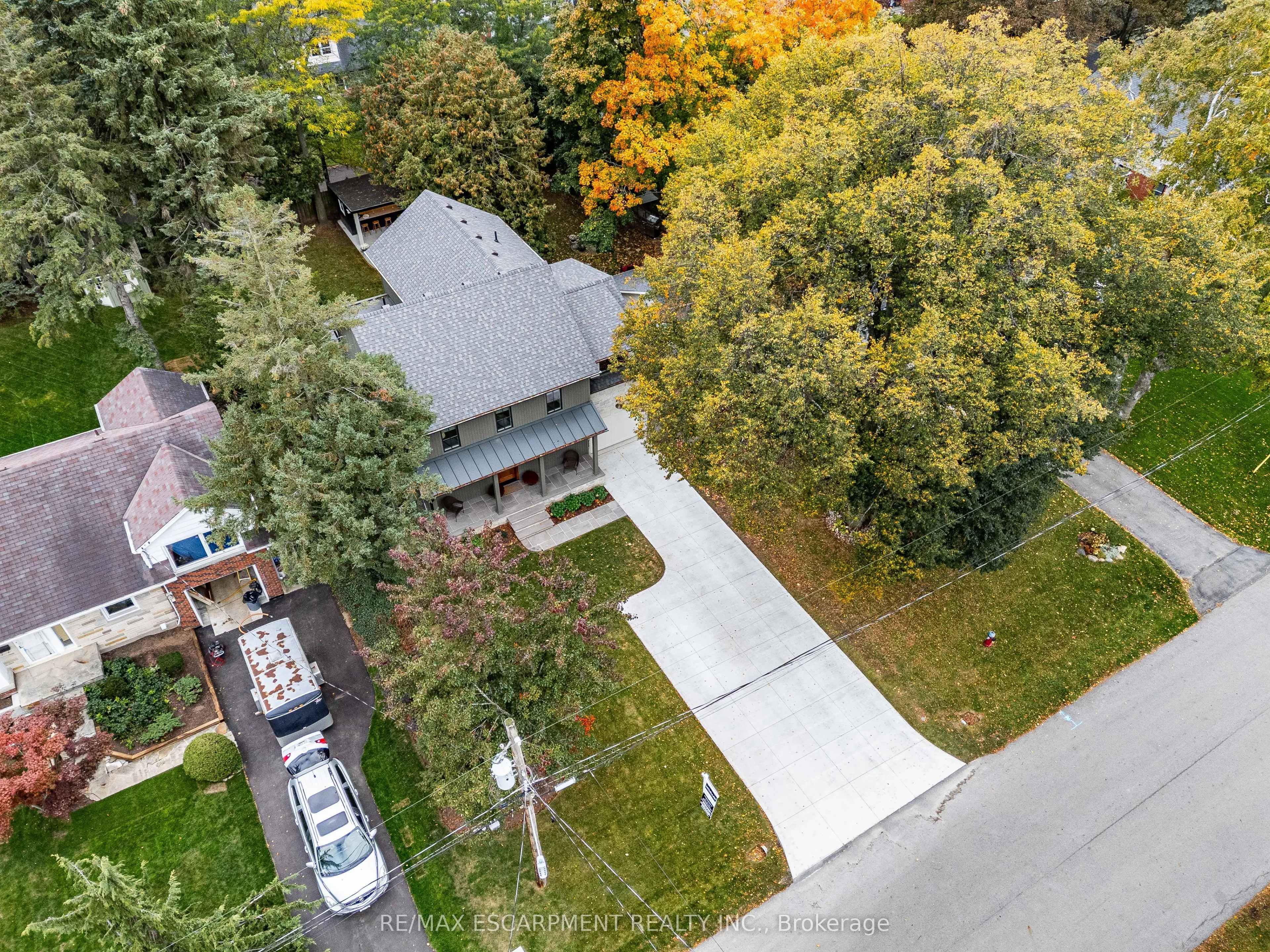890 Forest Glen Avenue