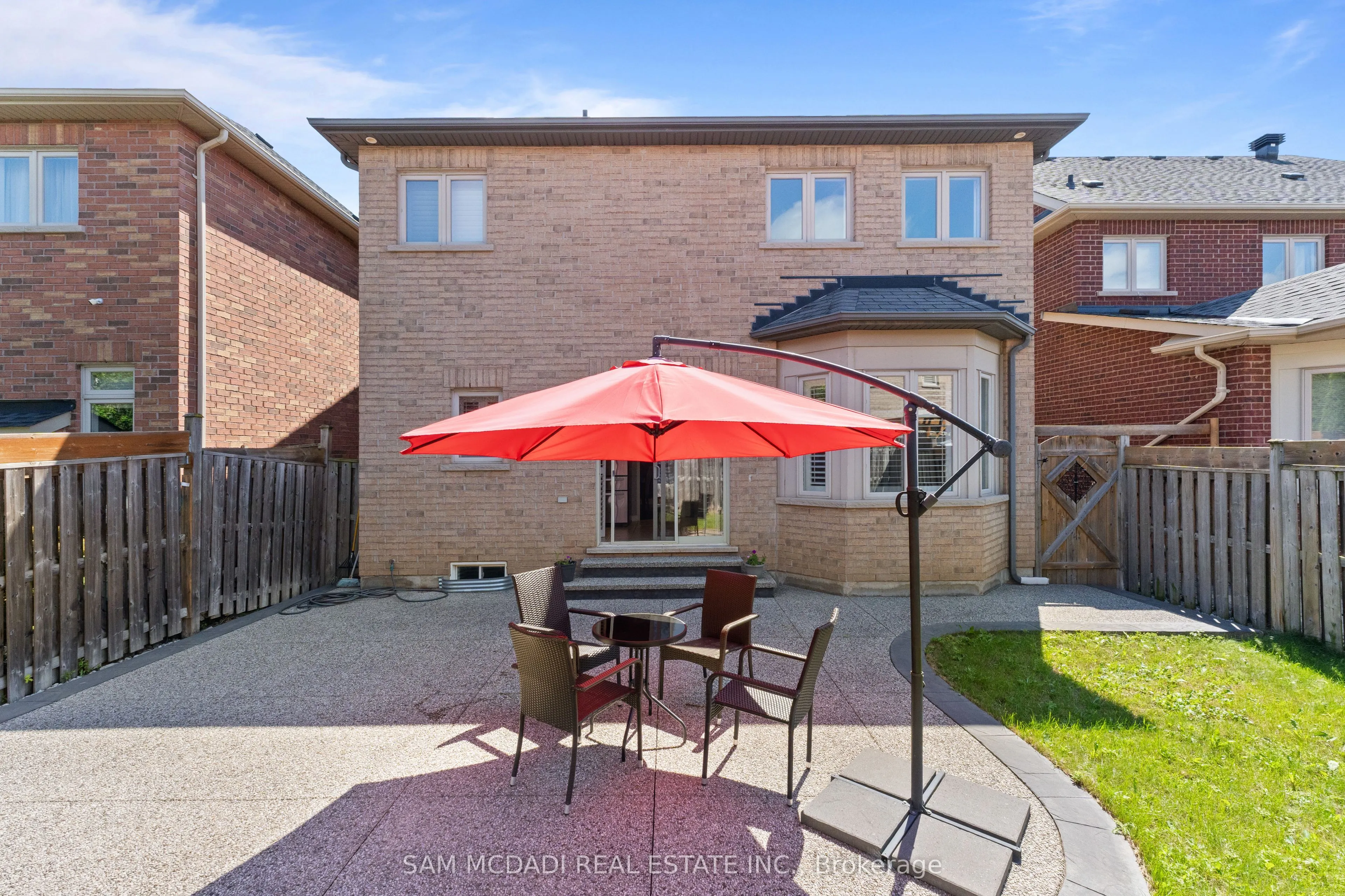 195 Holmes Crescent