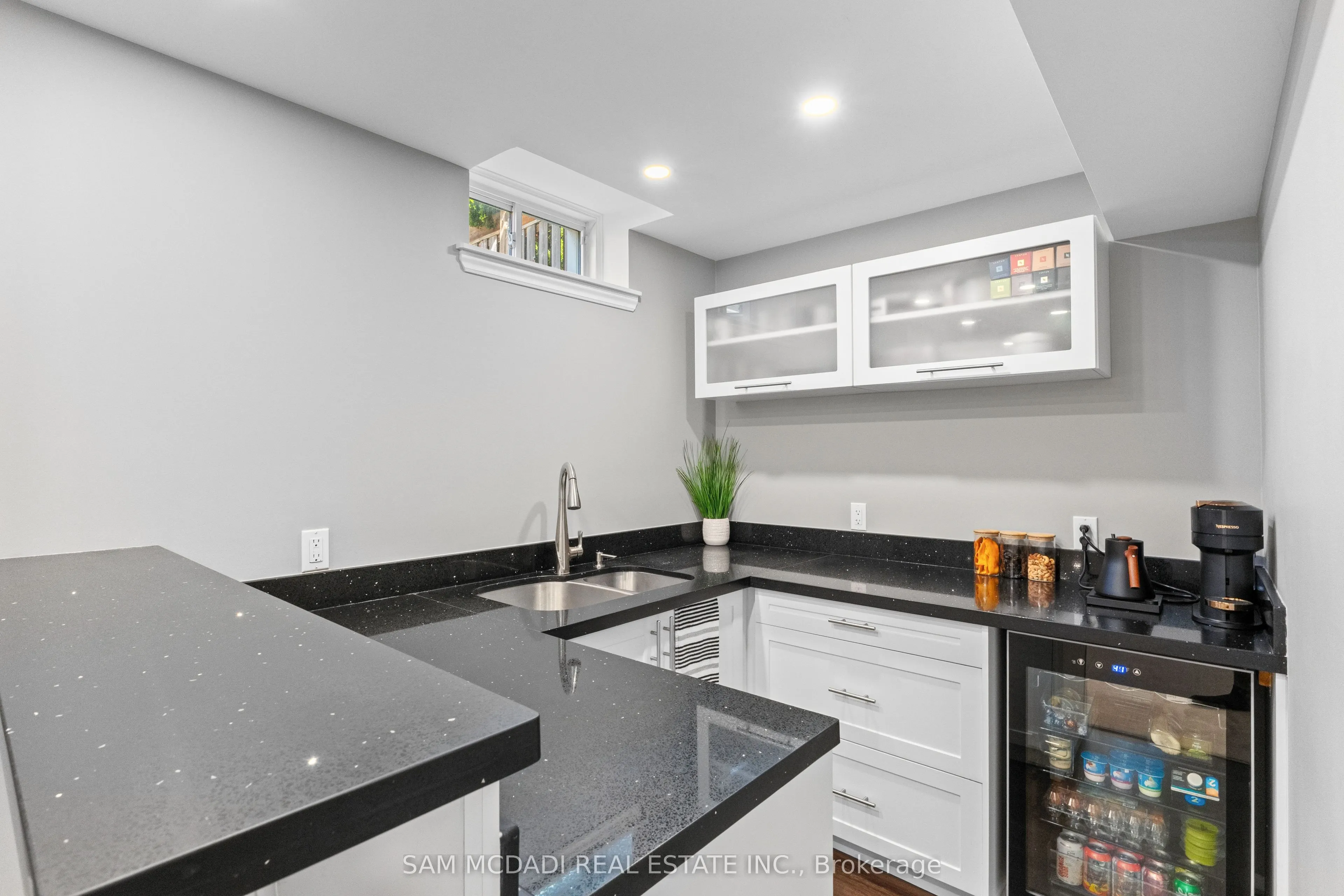 195 Holmes Crescent