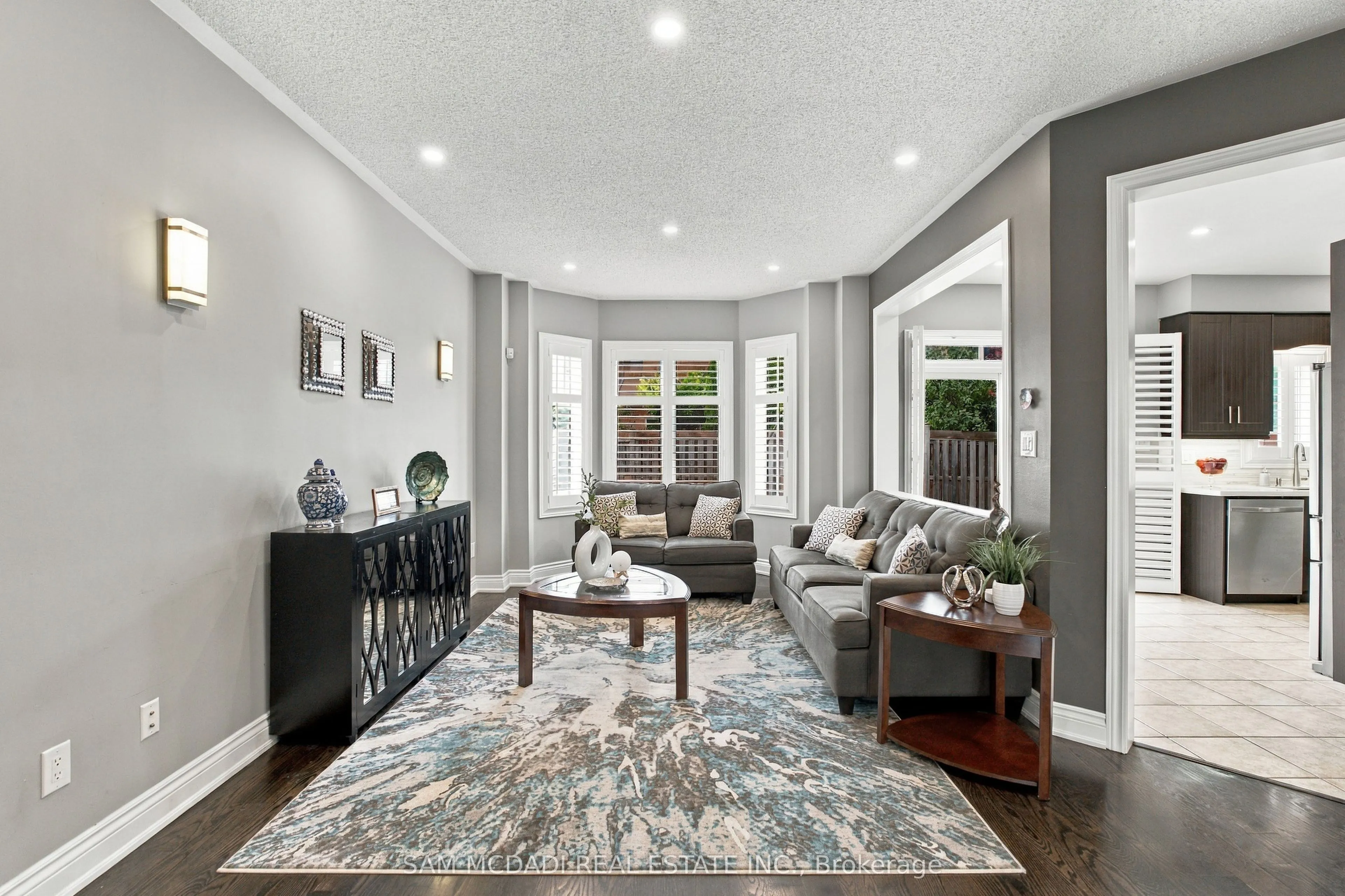 195 Holmes Crescent